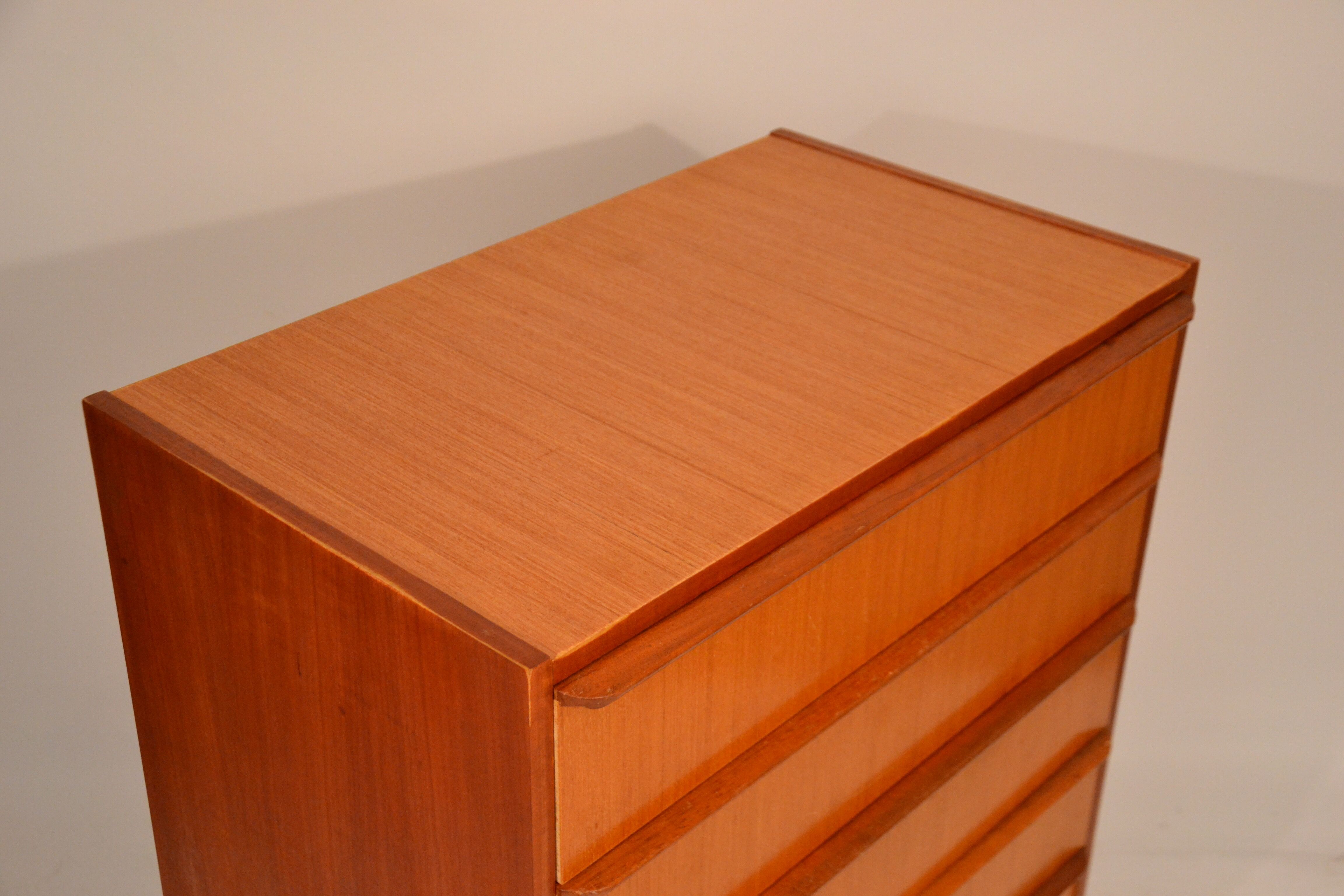 Small chest of drawers Scandinavian years 60