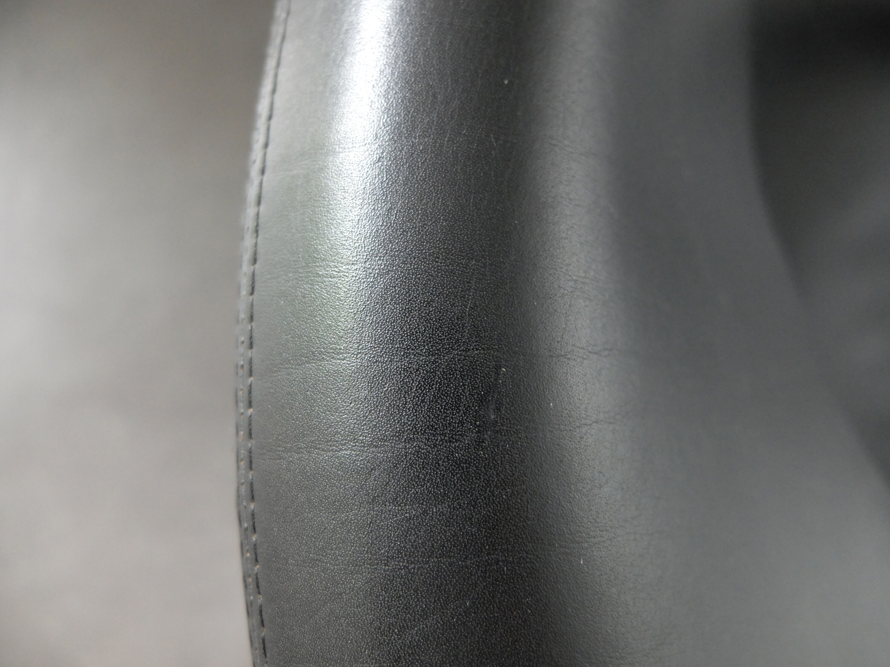 Divi lounge chair by Mark Van Tilburg for Leolux