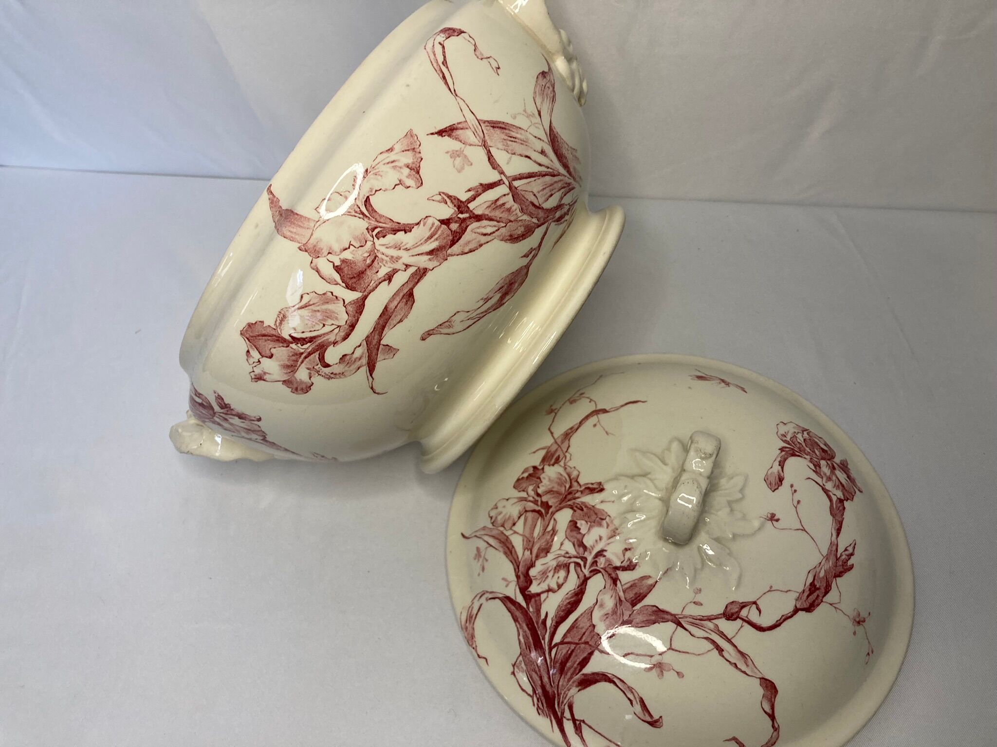 Gien, former iris earthenware model soup kitchen around 1940