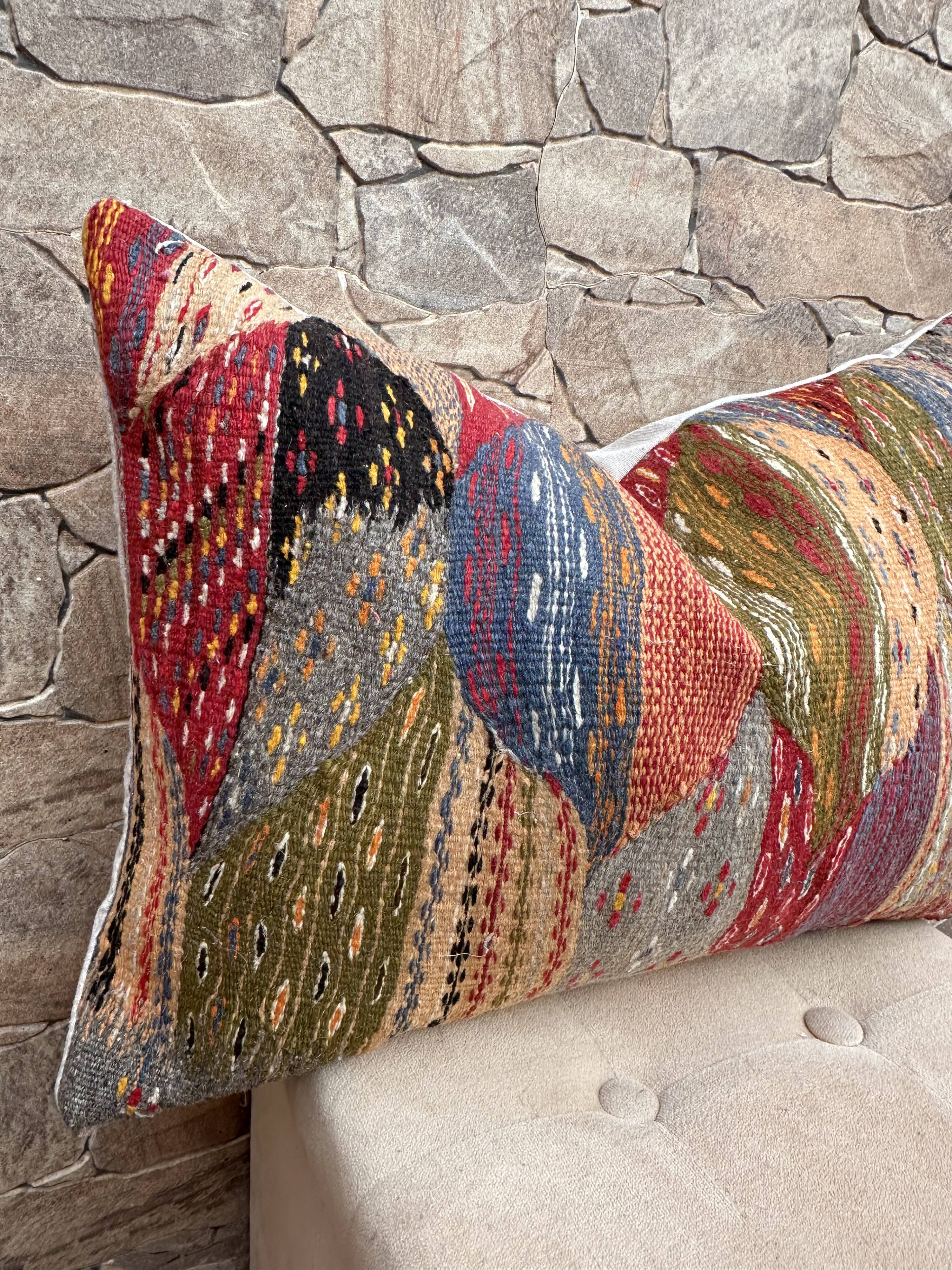 Magnifique coussin Kilim berbère vintage du Maroc