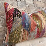 Magnifique coussin Kilim berbère vintage du Maroc