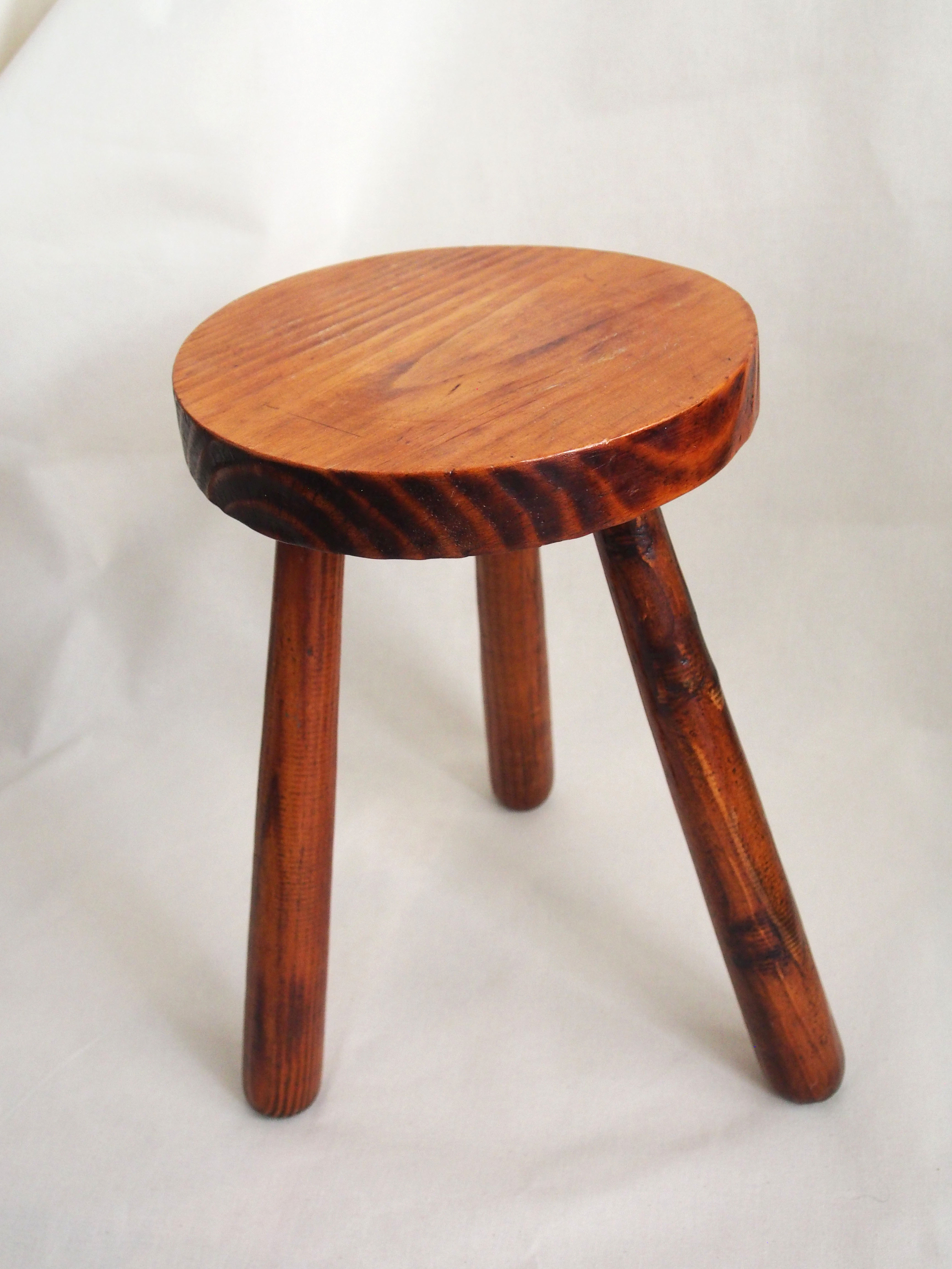 Elephant-footed tripod stool