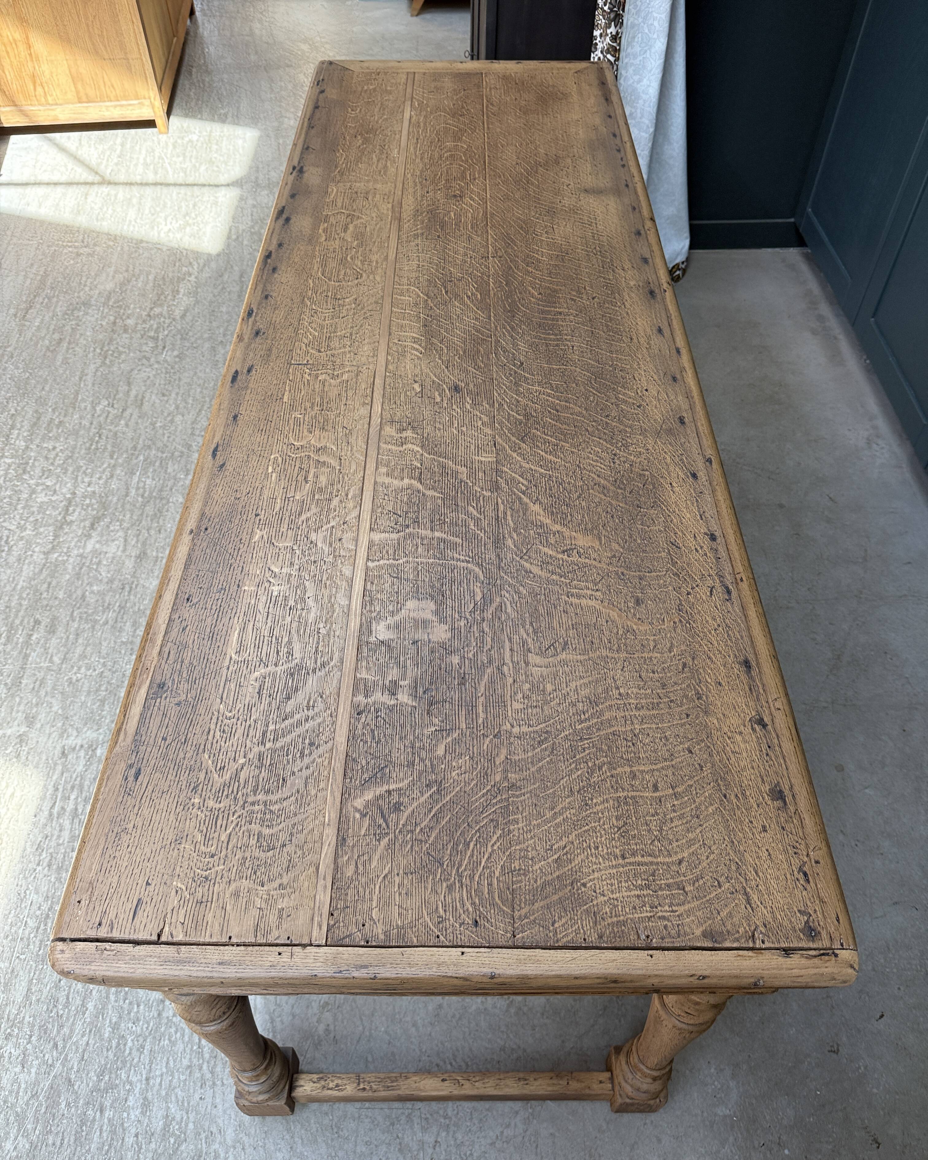 Farm table with turned legs in oak (renovated)