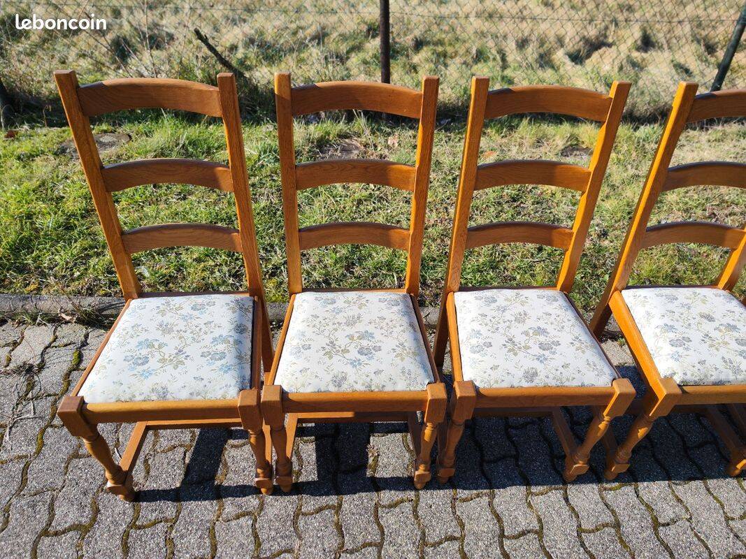 Set of 6 wooden chairs with floral fabric