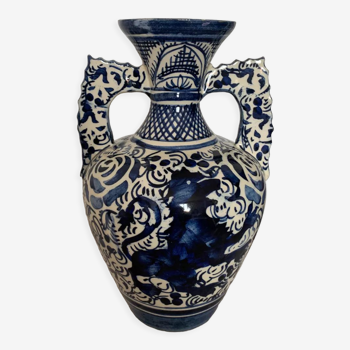 Vase en céramique peinte motifs bleus et blancs vintage