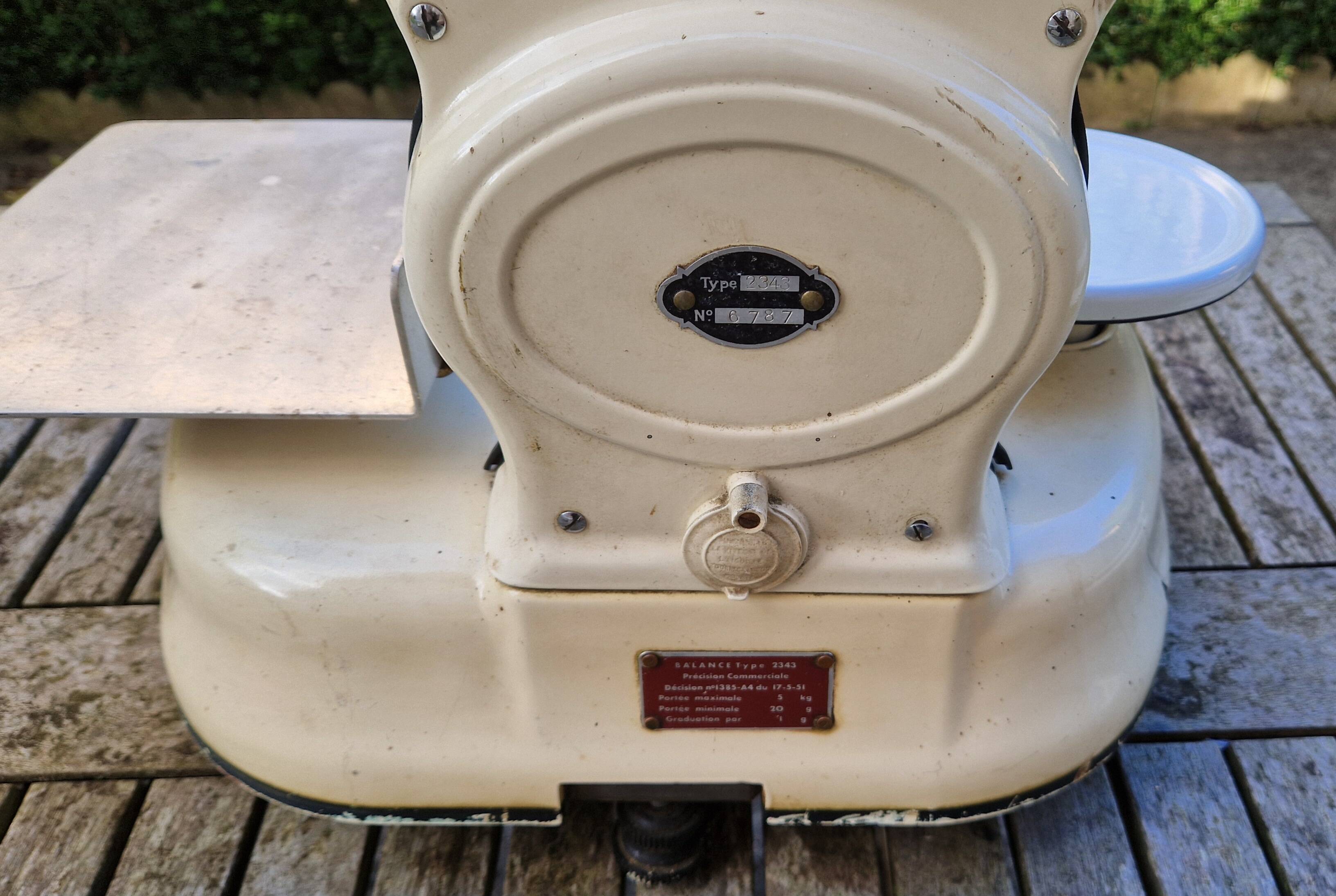 Antique Testut Dayton white bakelite grocery scale, 1960s