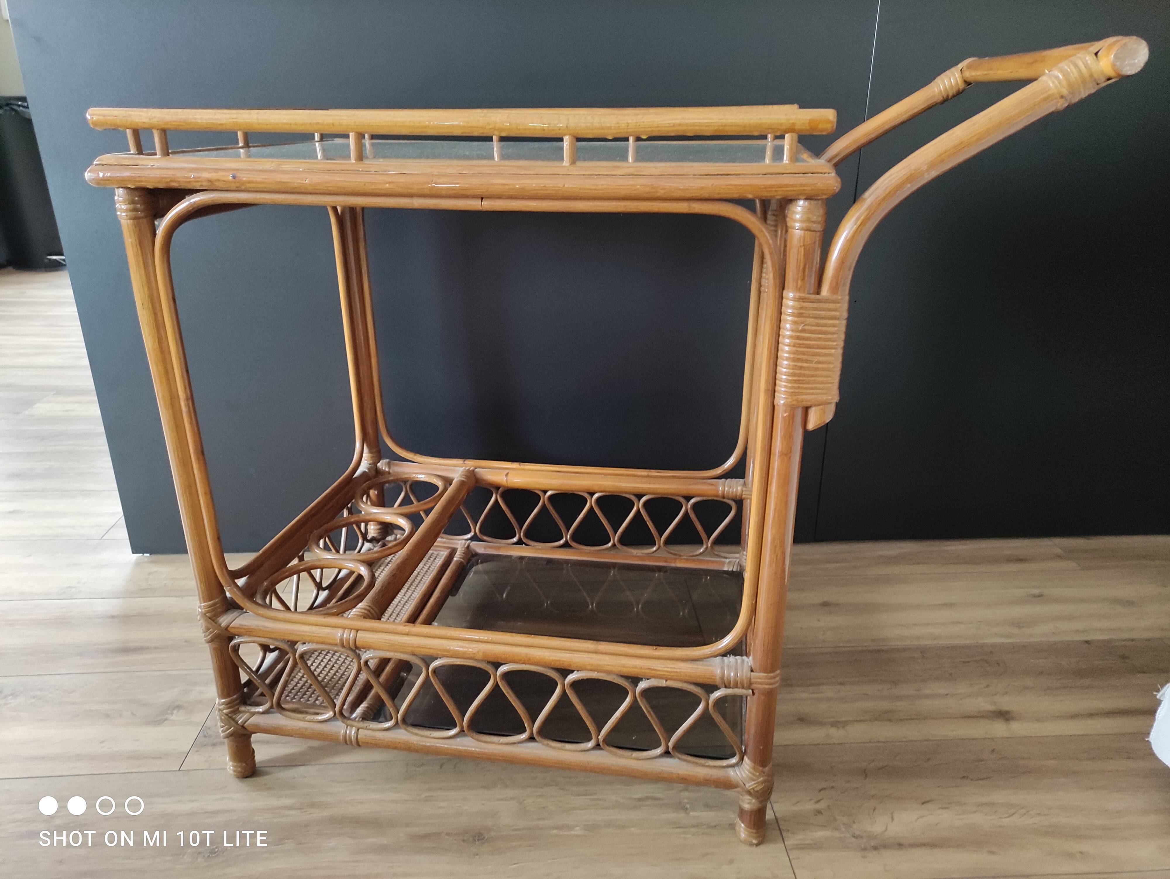 Vintage rattan service