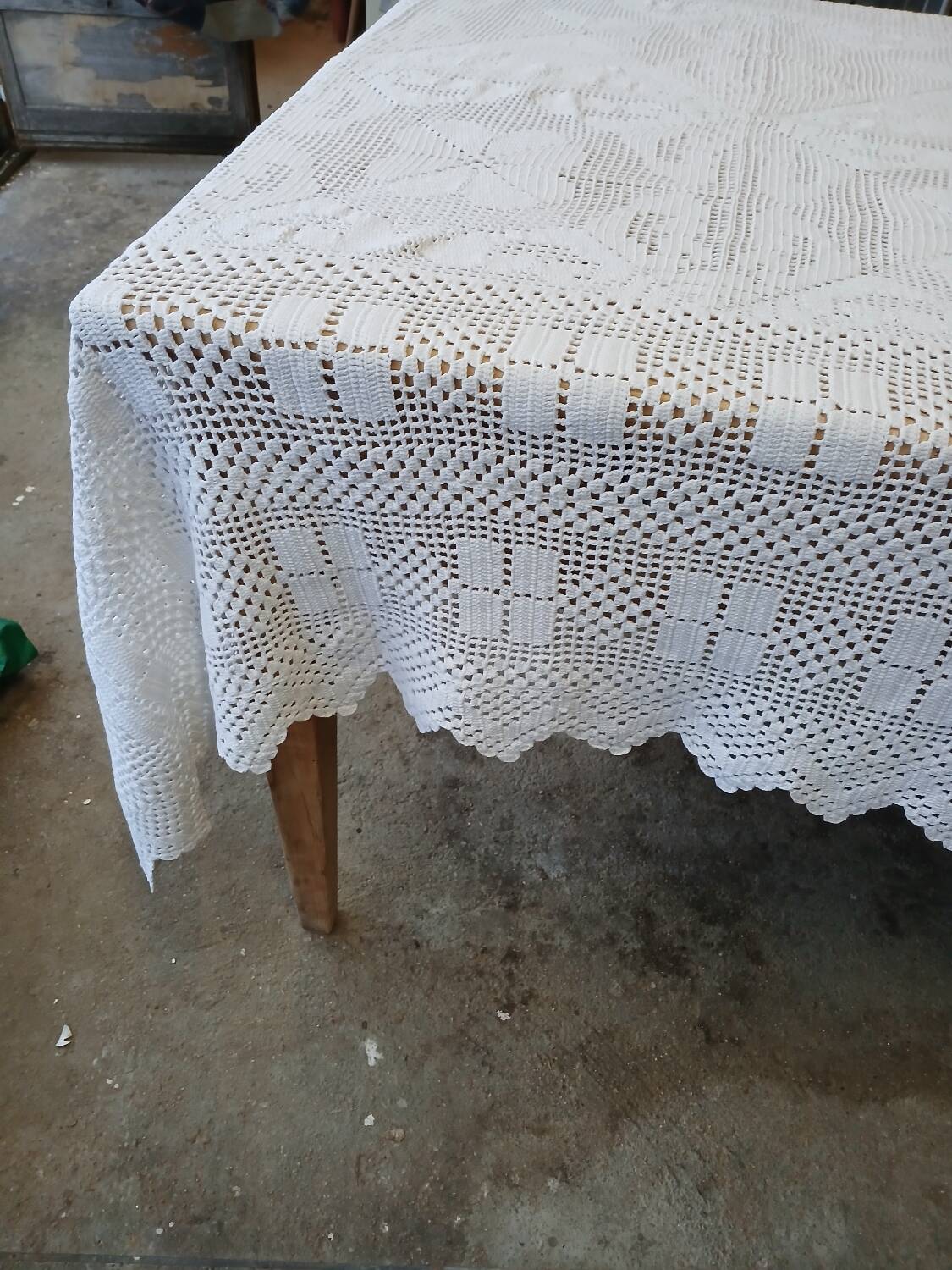 Dessus de lit / nappe / rideau ancien en crochet