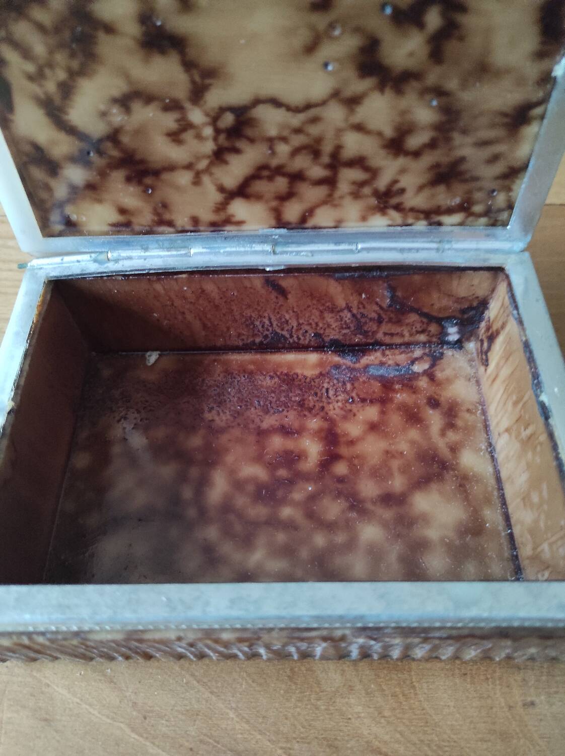 Tobacco set including a vintage stone ashtray.