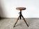 Tabouret d'atelier tripode en bois tourné et fonte — vers 1900