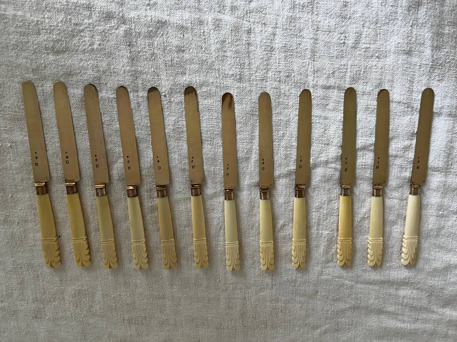 Ensemble de couteaux à dessert vermeil et ivoire