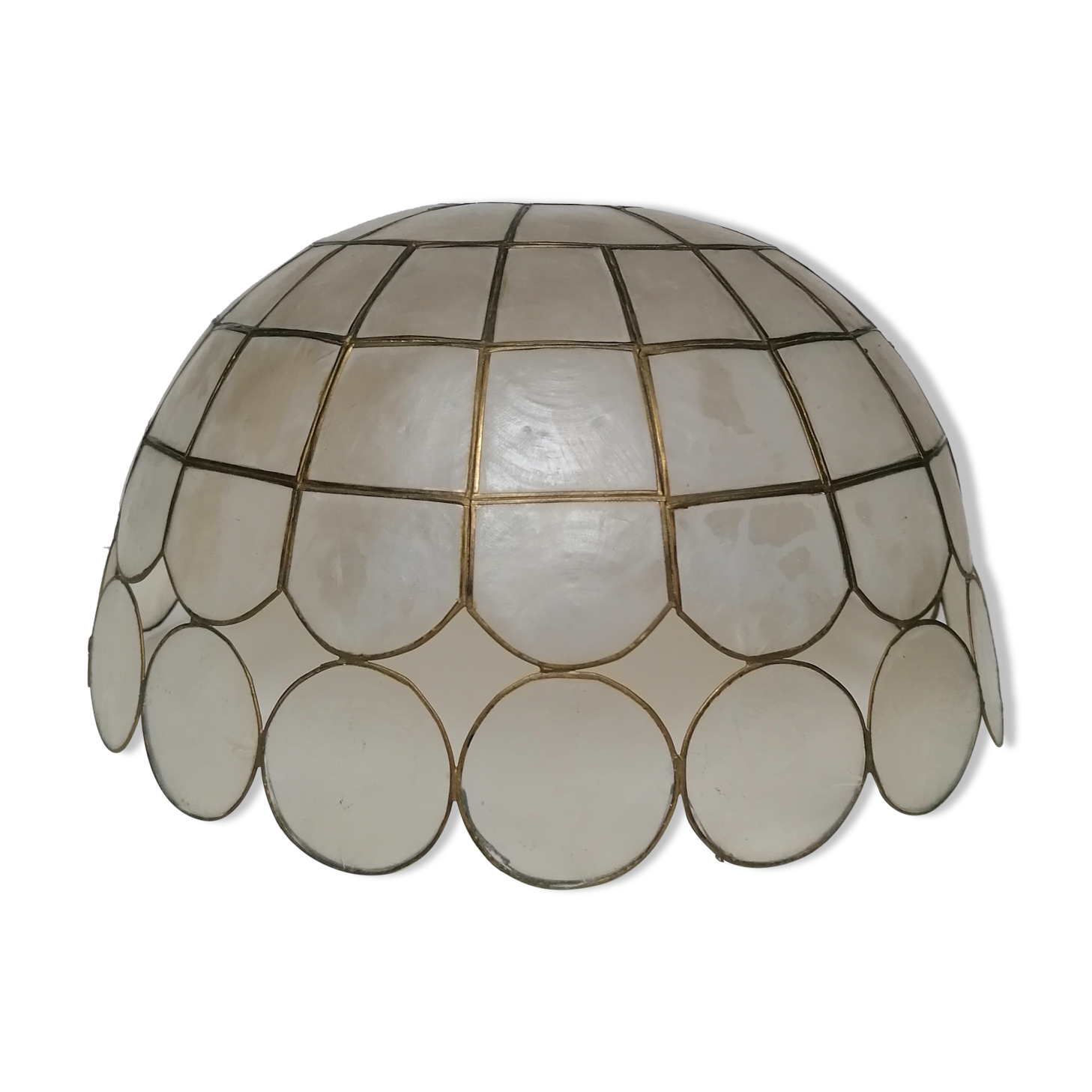 Mother-of-pearl and brass suspension