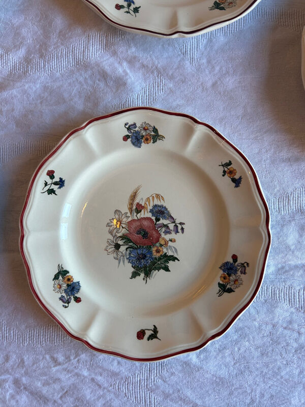 Lot de 11 assiettes anciennes en faïence de Sarreguemines, décor Agreste