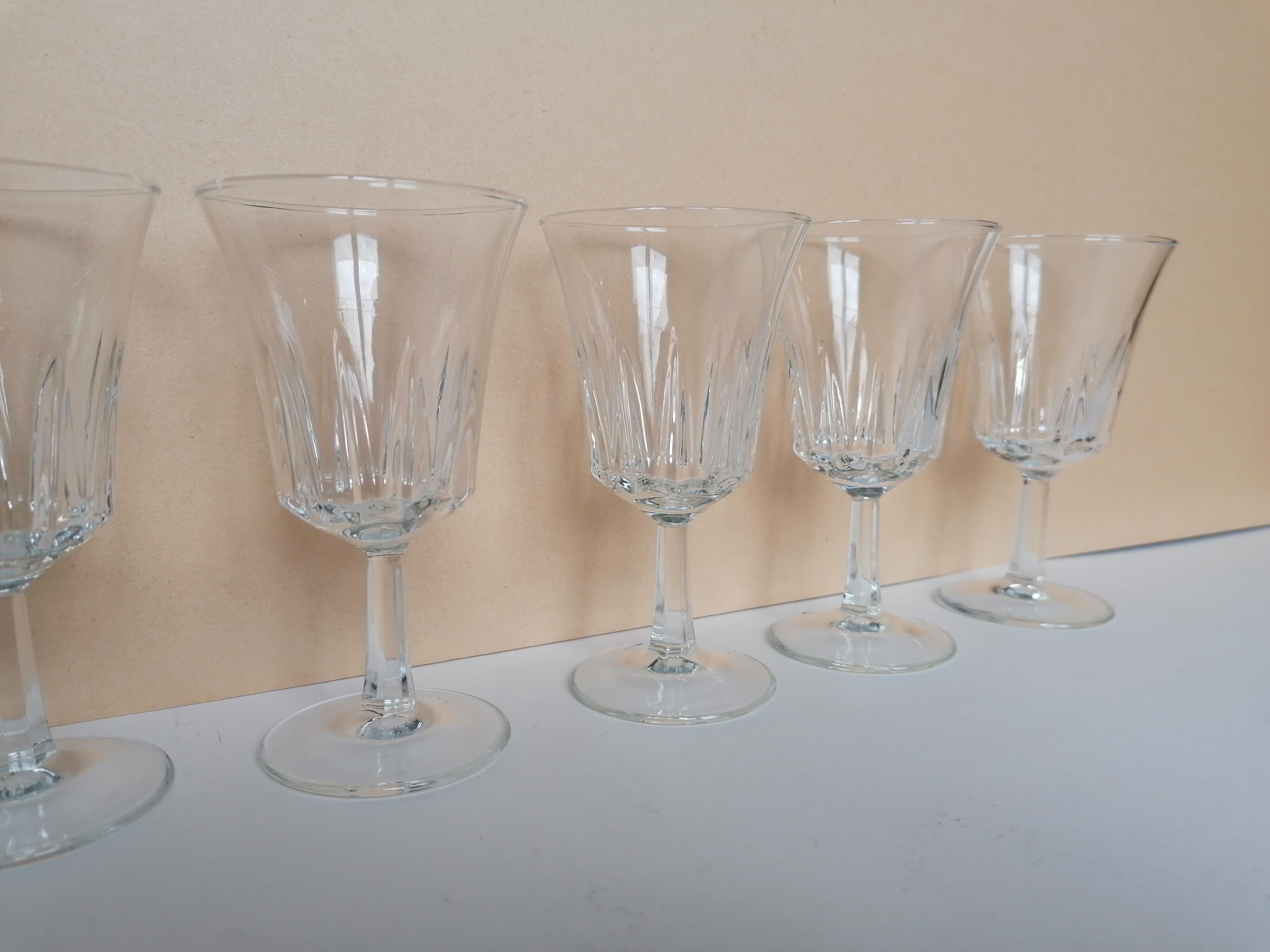 Service 24 pieces vintage foot glasses 70s