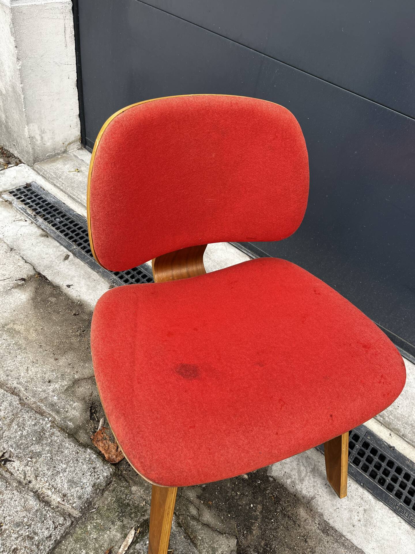 Vintage chair in the style of Eames