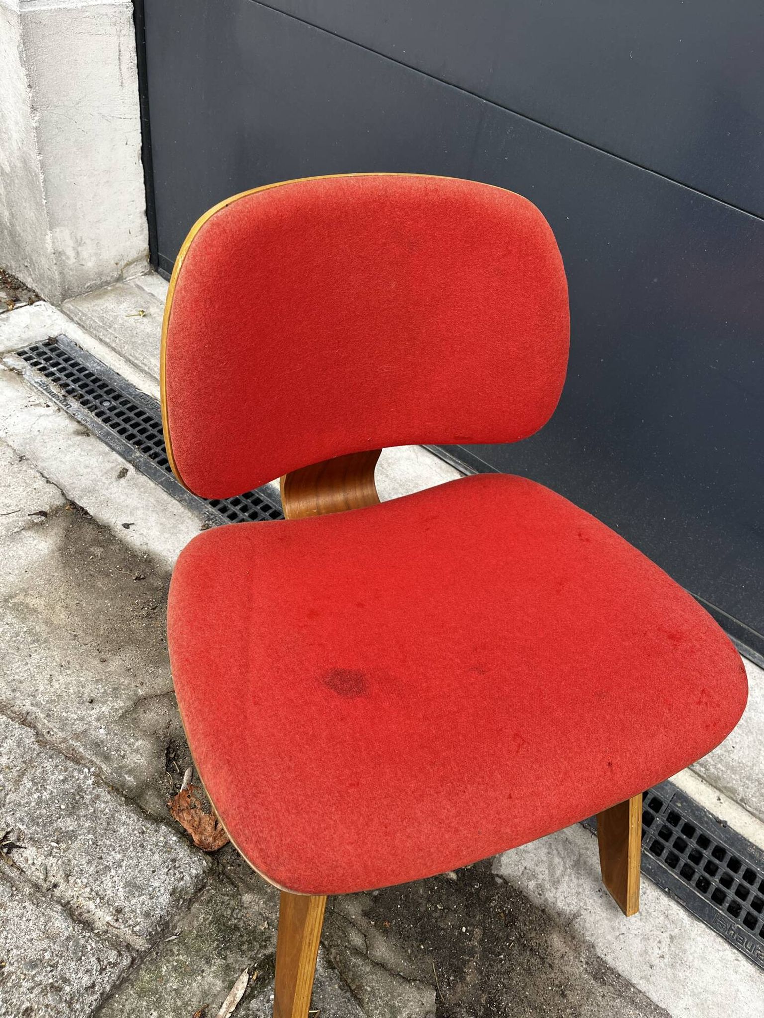 Vintage chair in the style of Eames