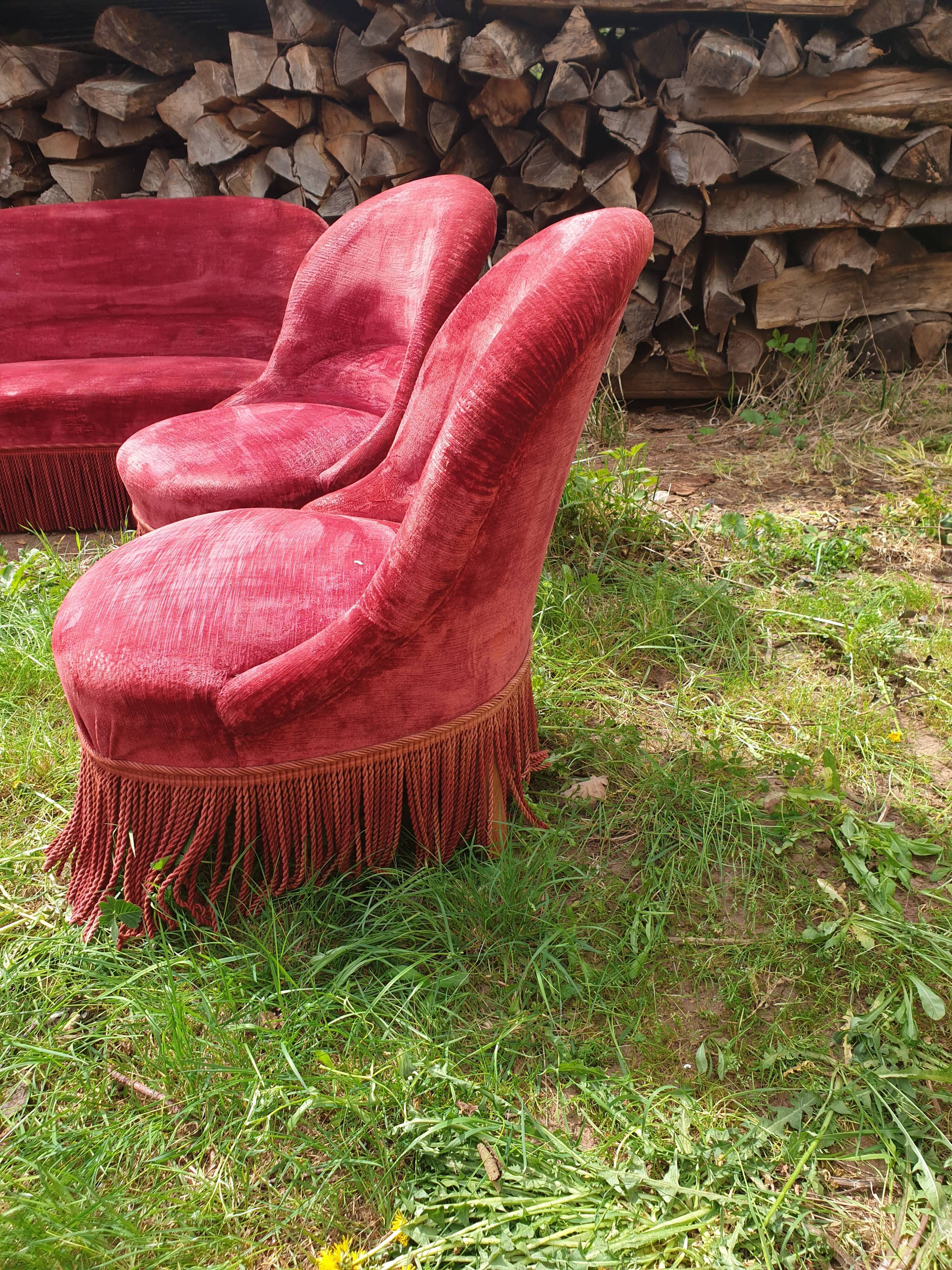 sofa/seating lounge set and 4 toad chairs