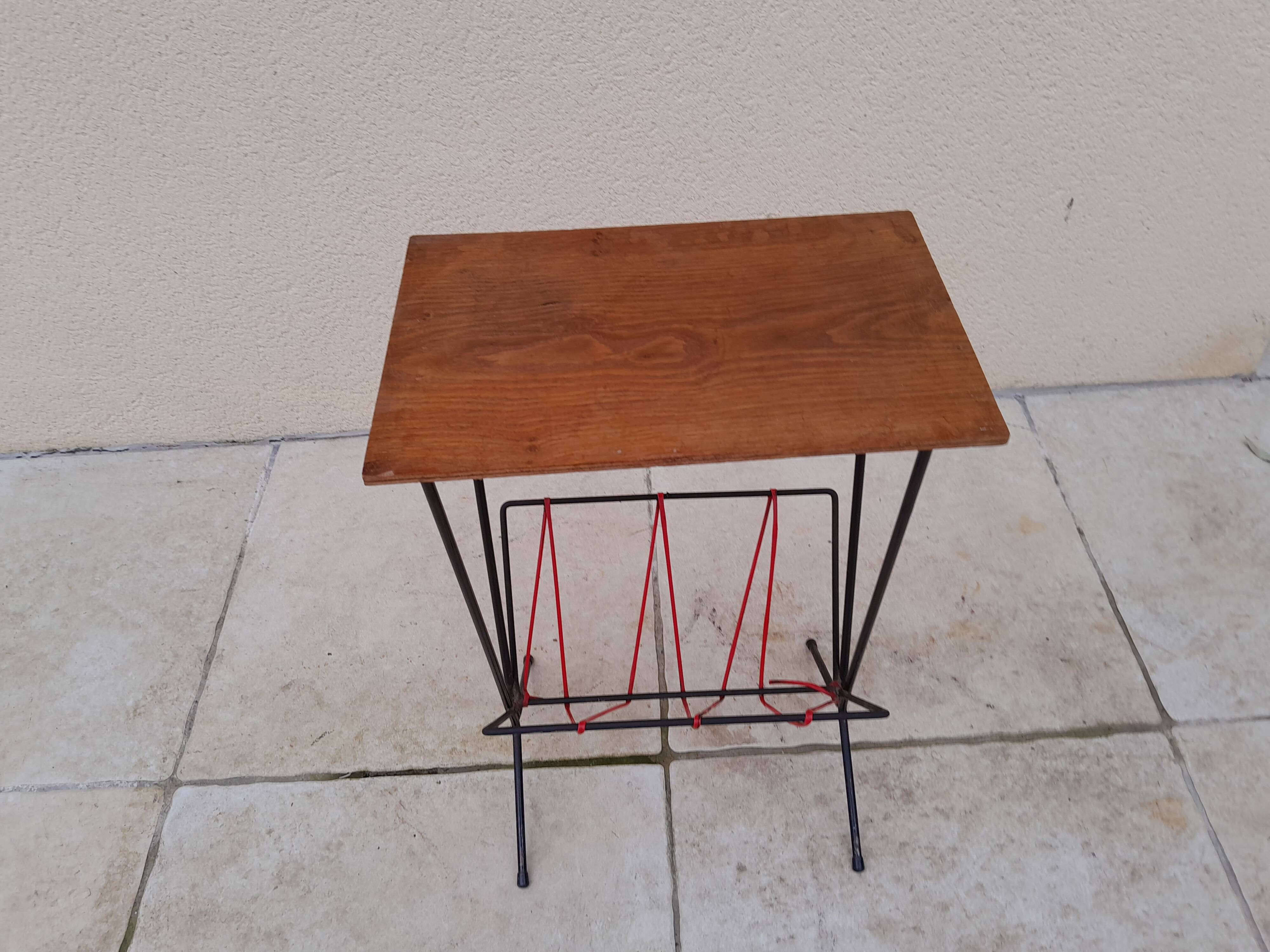 Vintage scoubidou magazine holder side table