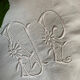 Drap ancien en fil de coton monogramme et brodé .