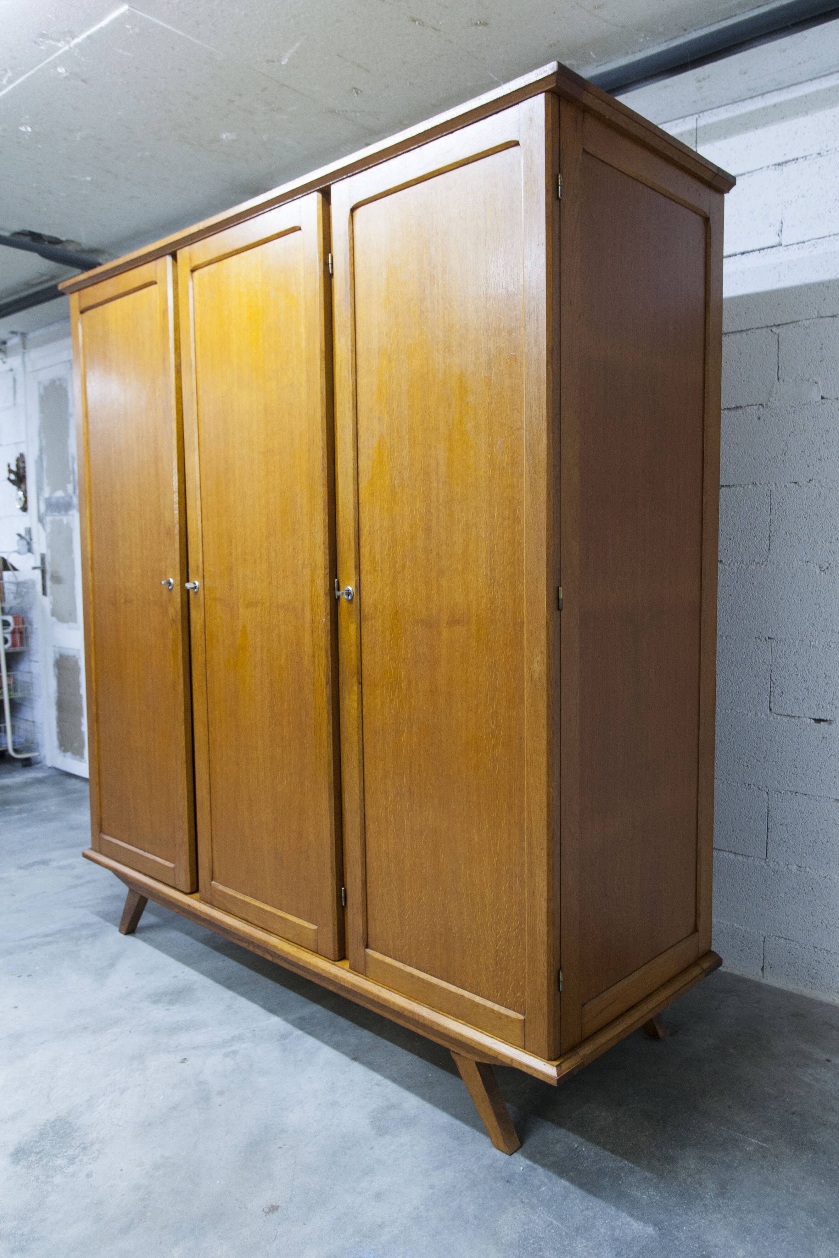French wardrobe with tapered legs, 3 doors, 120cm hanging rail, new.