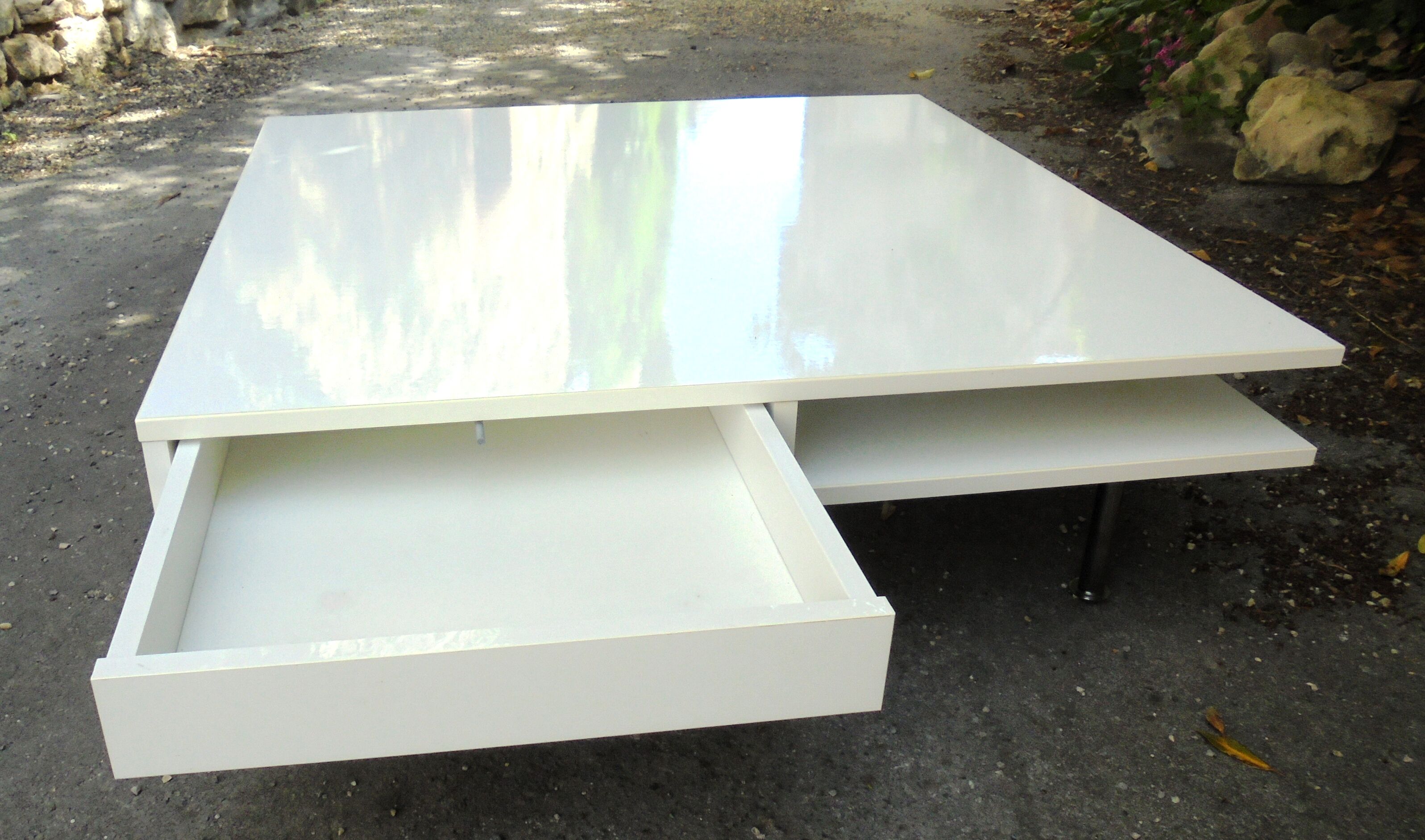 Drawer coffee table