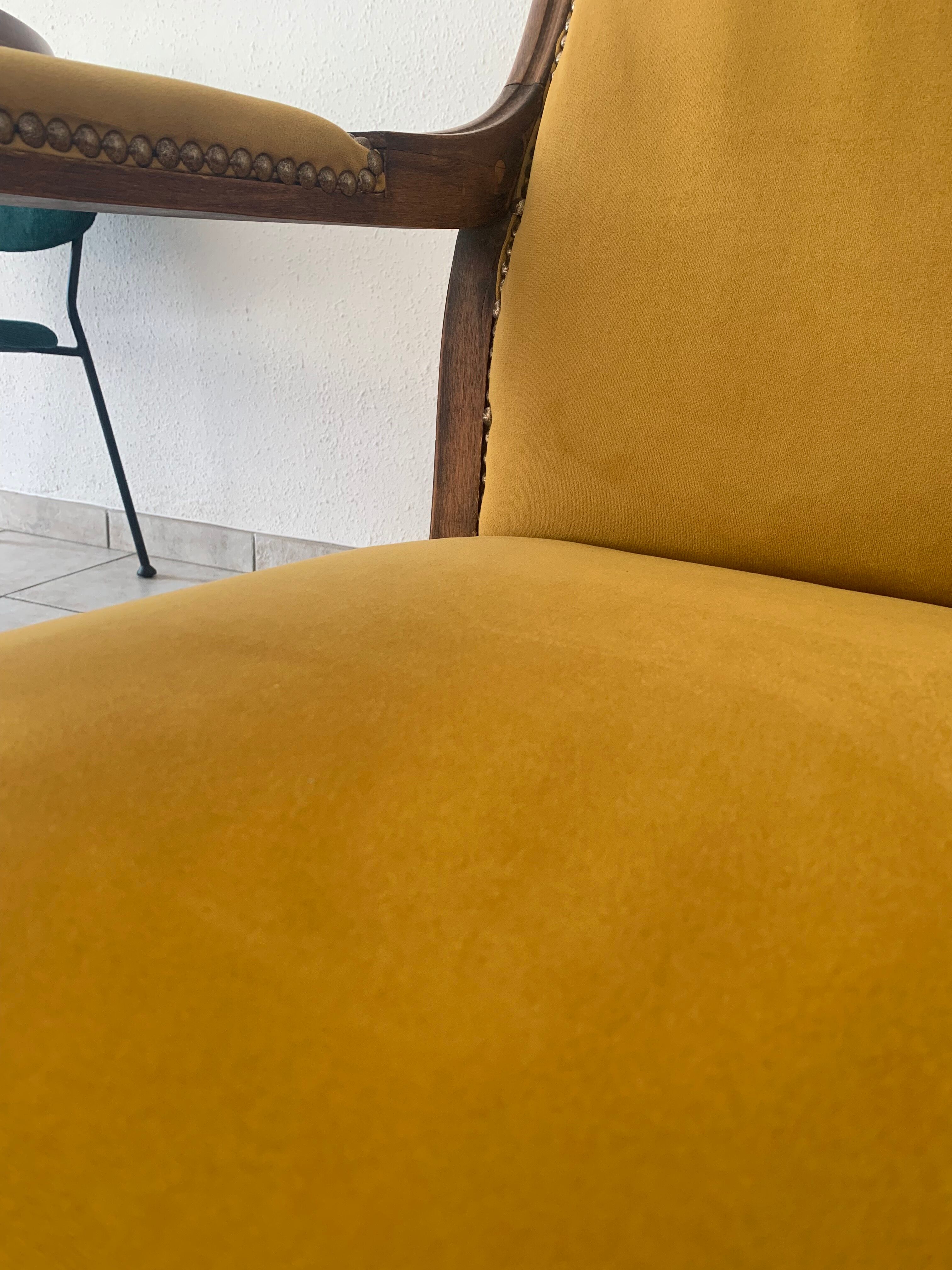 Fauteuil Voltaire style Louis Philippe restauré Jaune Moutarde
