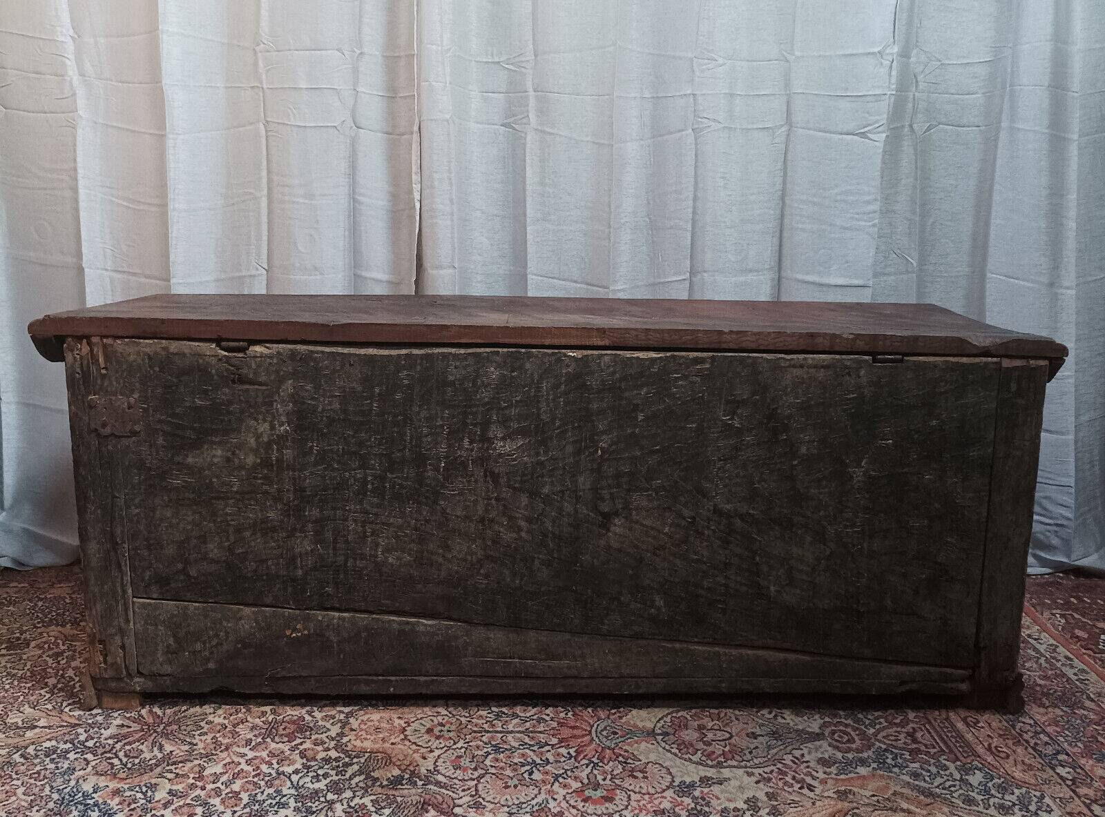 Louis XIII chest in carved walnut, 17th century