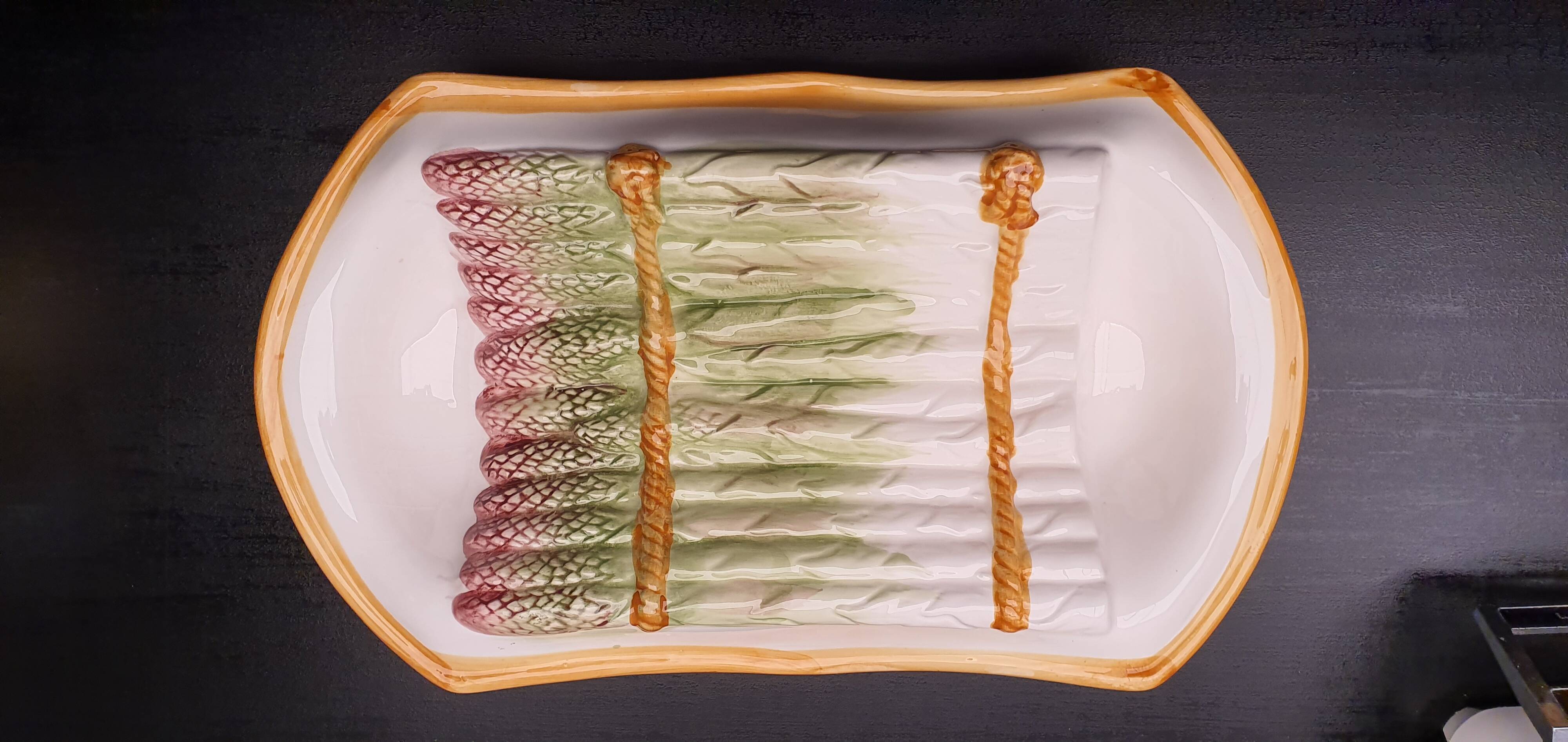 Asparagus dish in earthenware