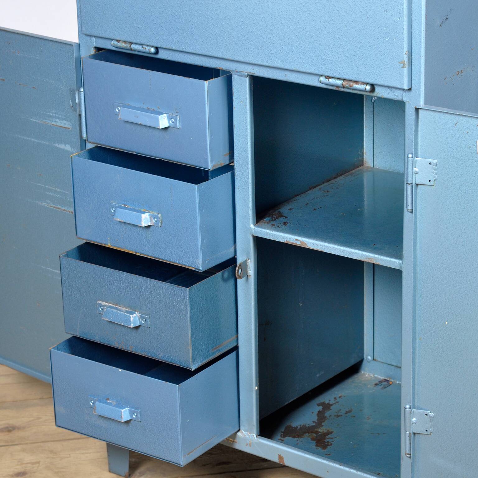 Cabinet industriel à quatre tiroirs des années 1970