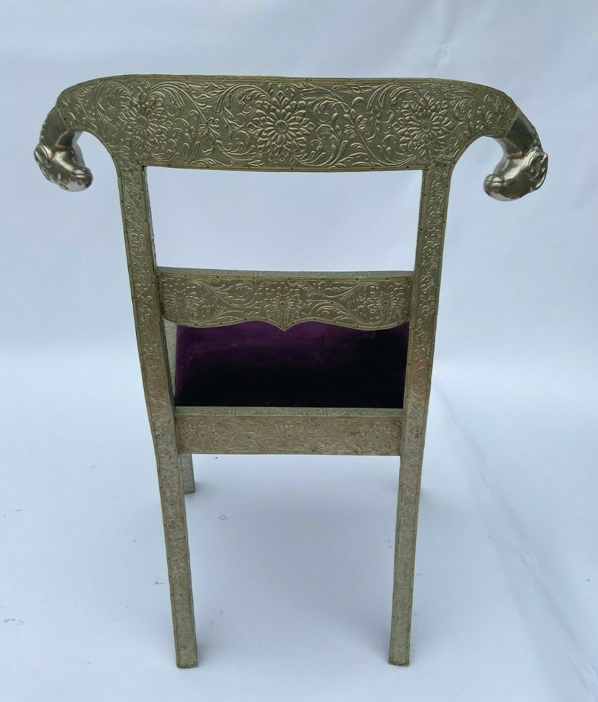 Chaise 1980 tete de belier metal velours violet vintage