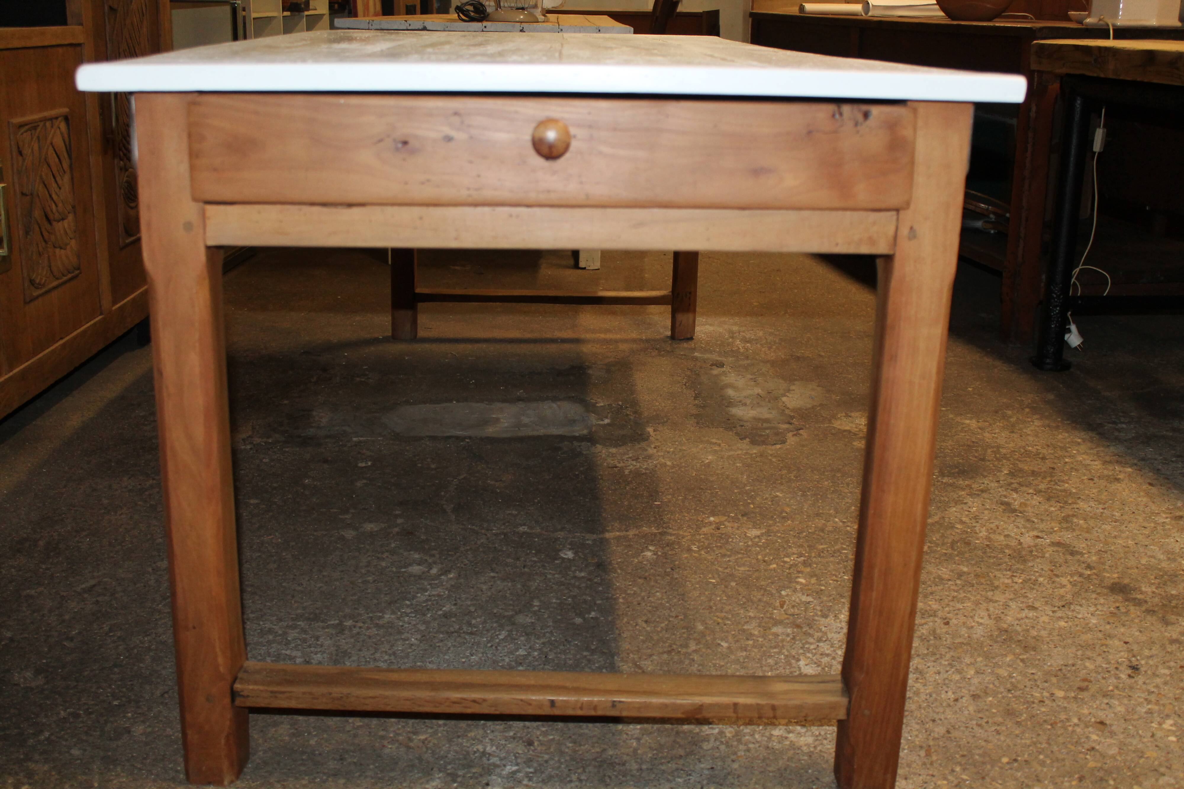 Extendable farm table