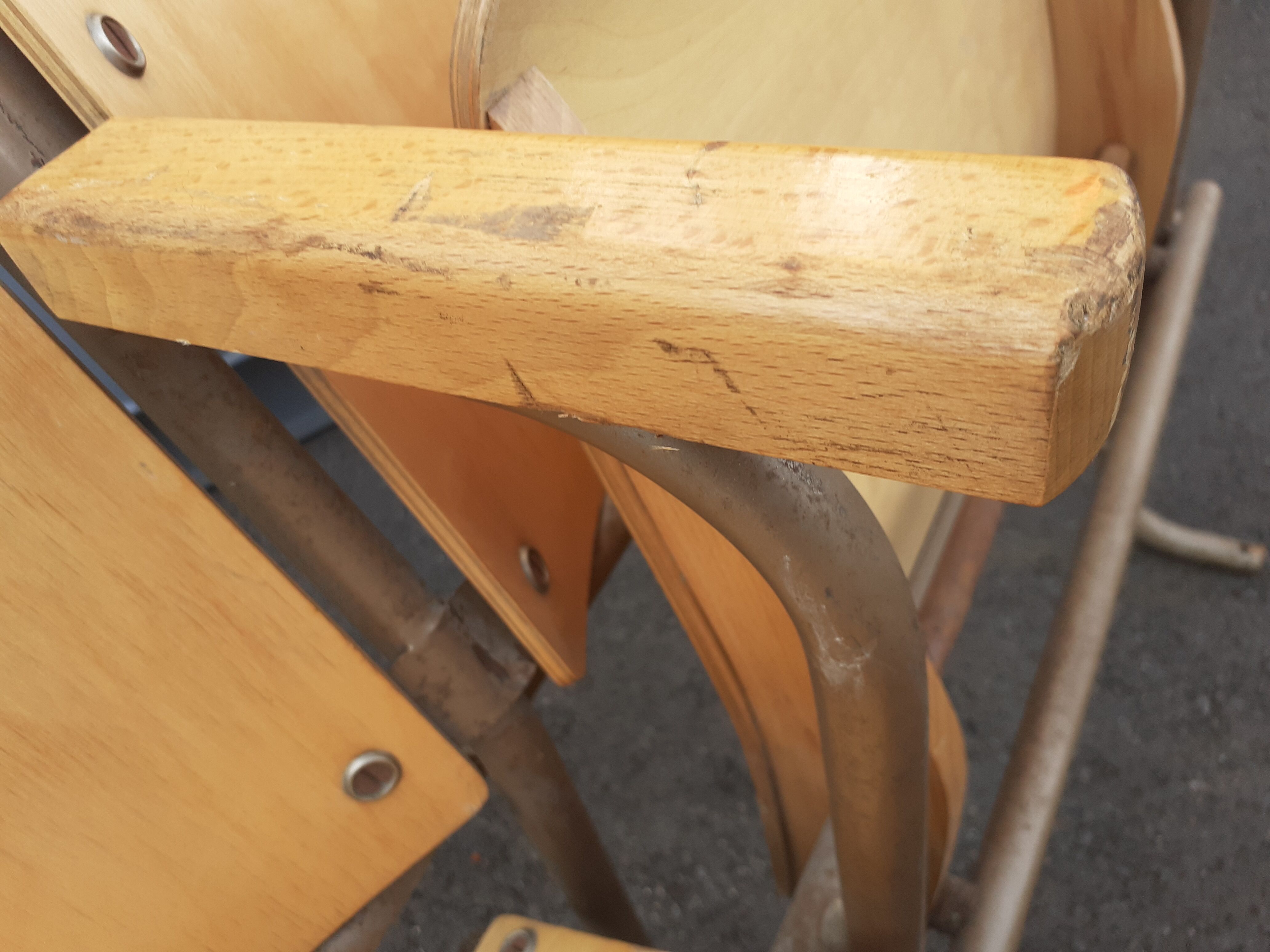 Wheelchair cinema theatre strapontin