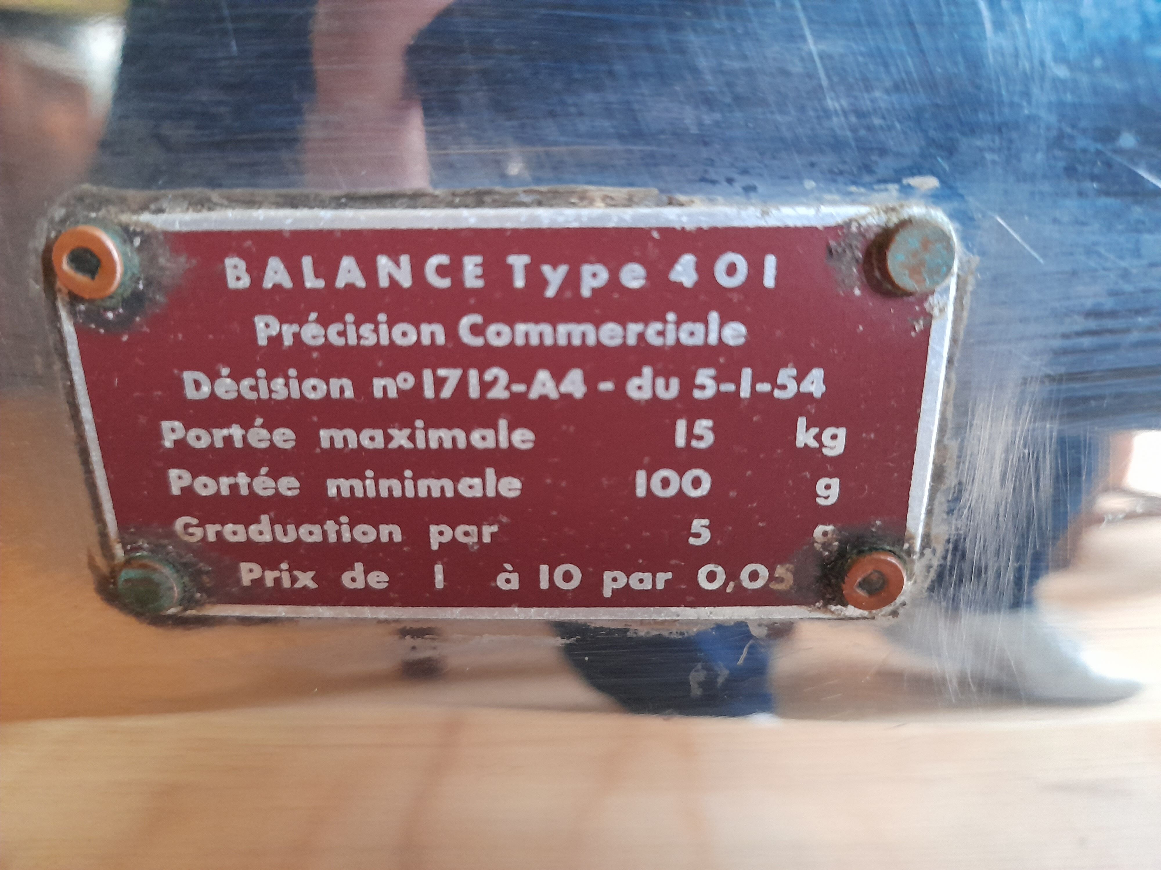 Old scale Testut stainless steel type 401