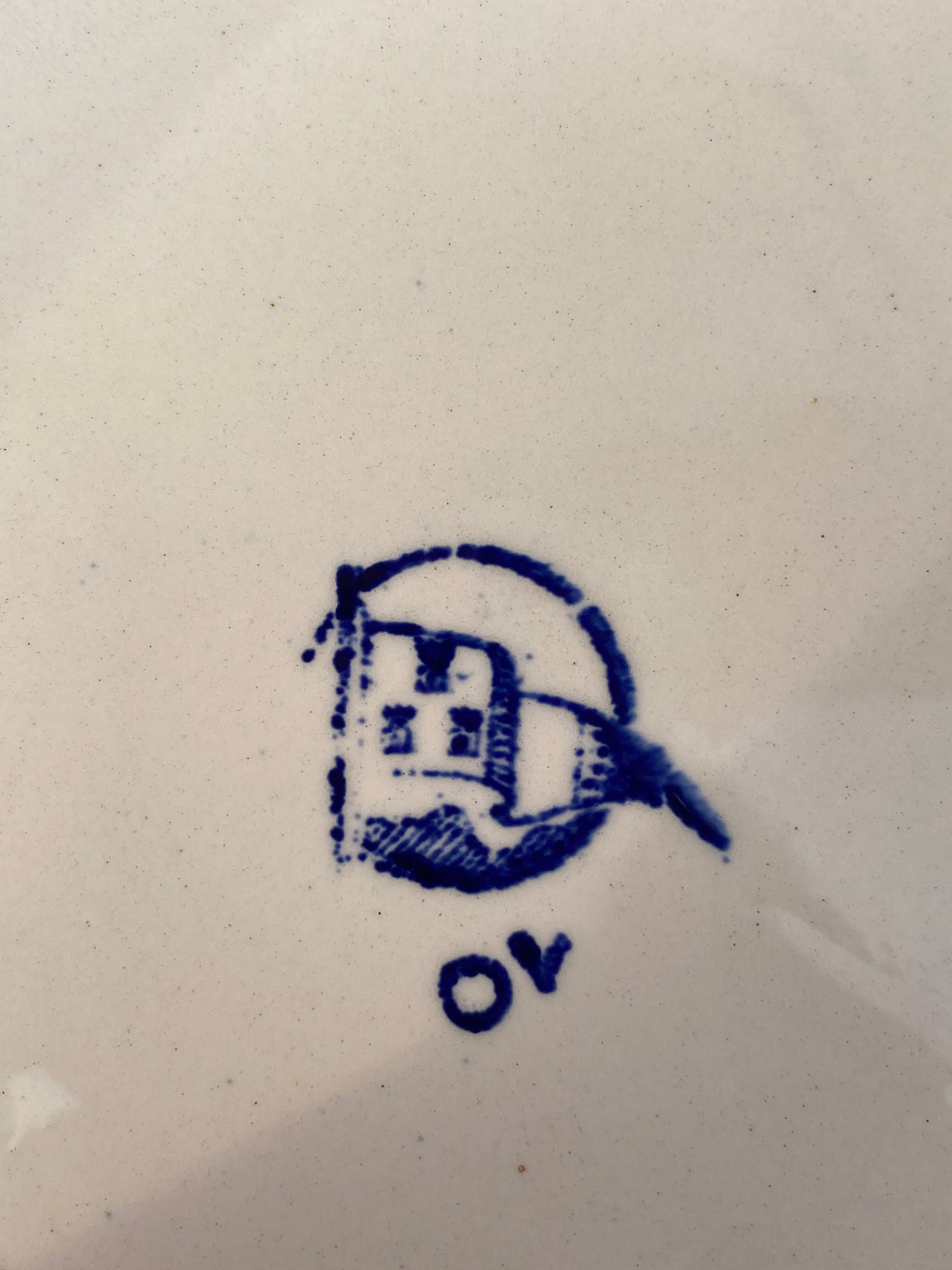 12 white old flat plates with brown fillet