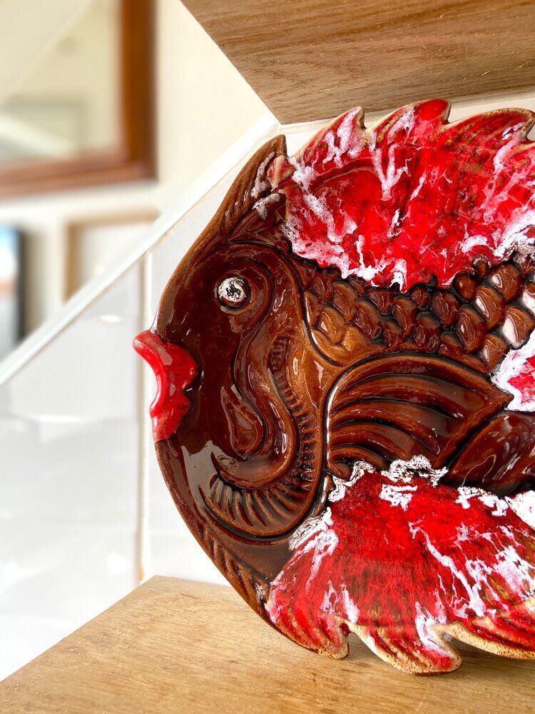 Enamelled ceramic fish cup