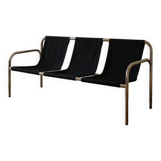 Waiting bench