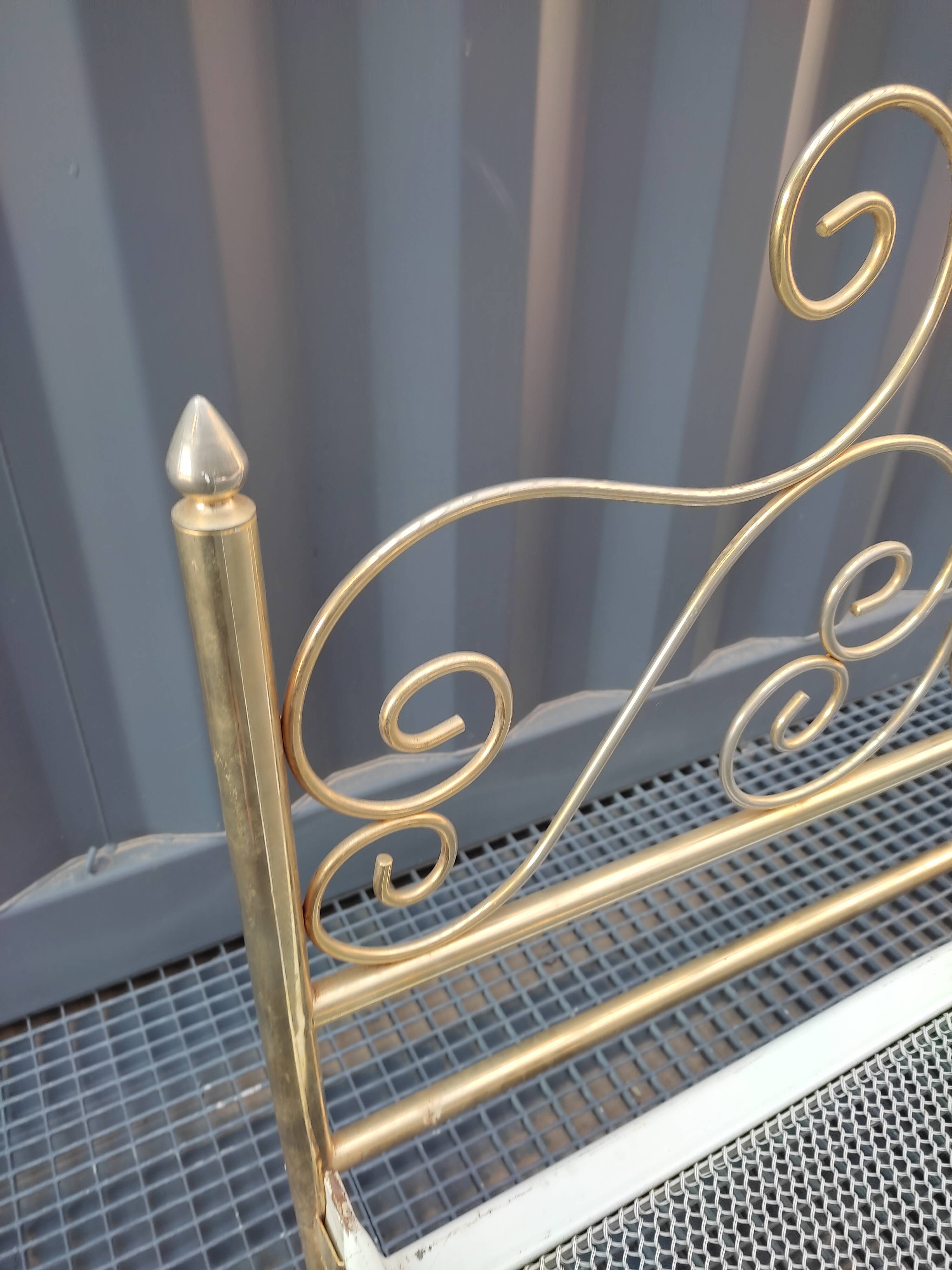 1-seater bed in gilded metal