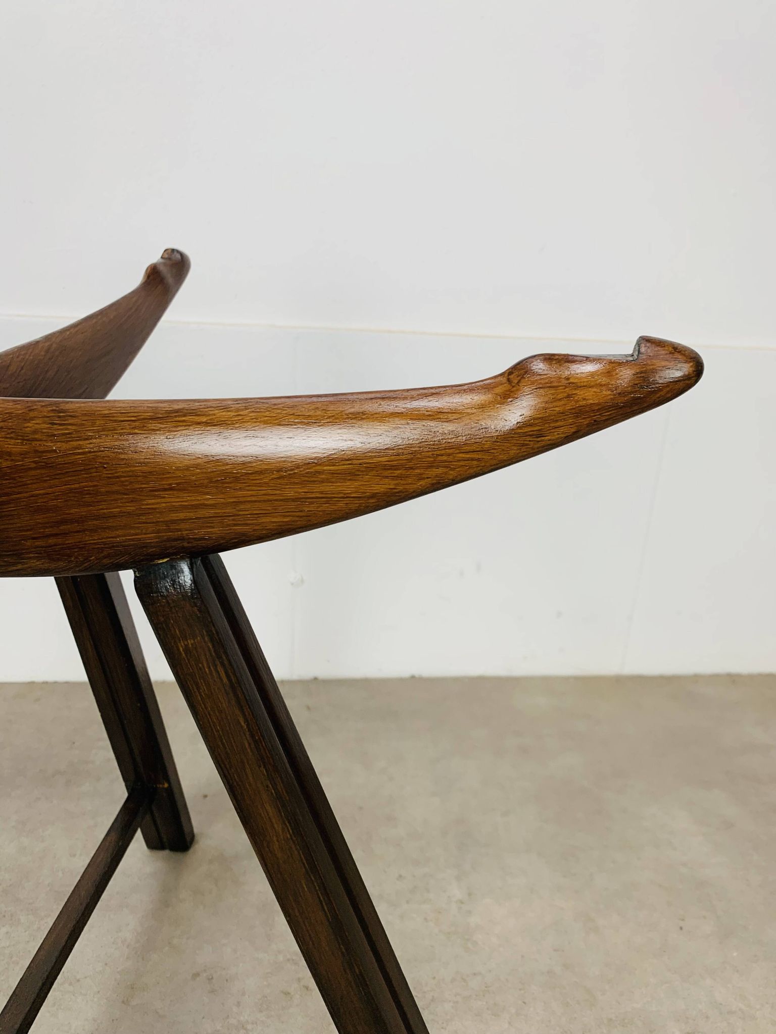 Table d’appoint en bois et verre, Italie, années 60, guéridon