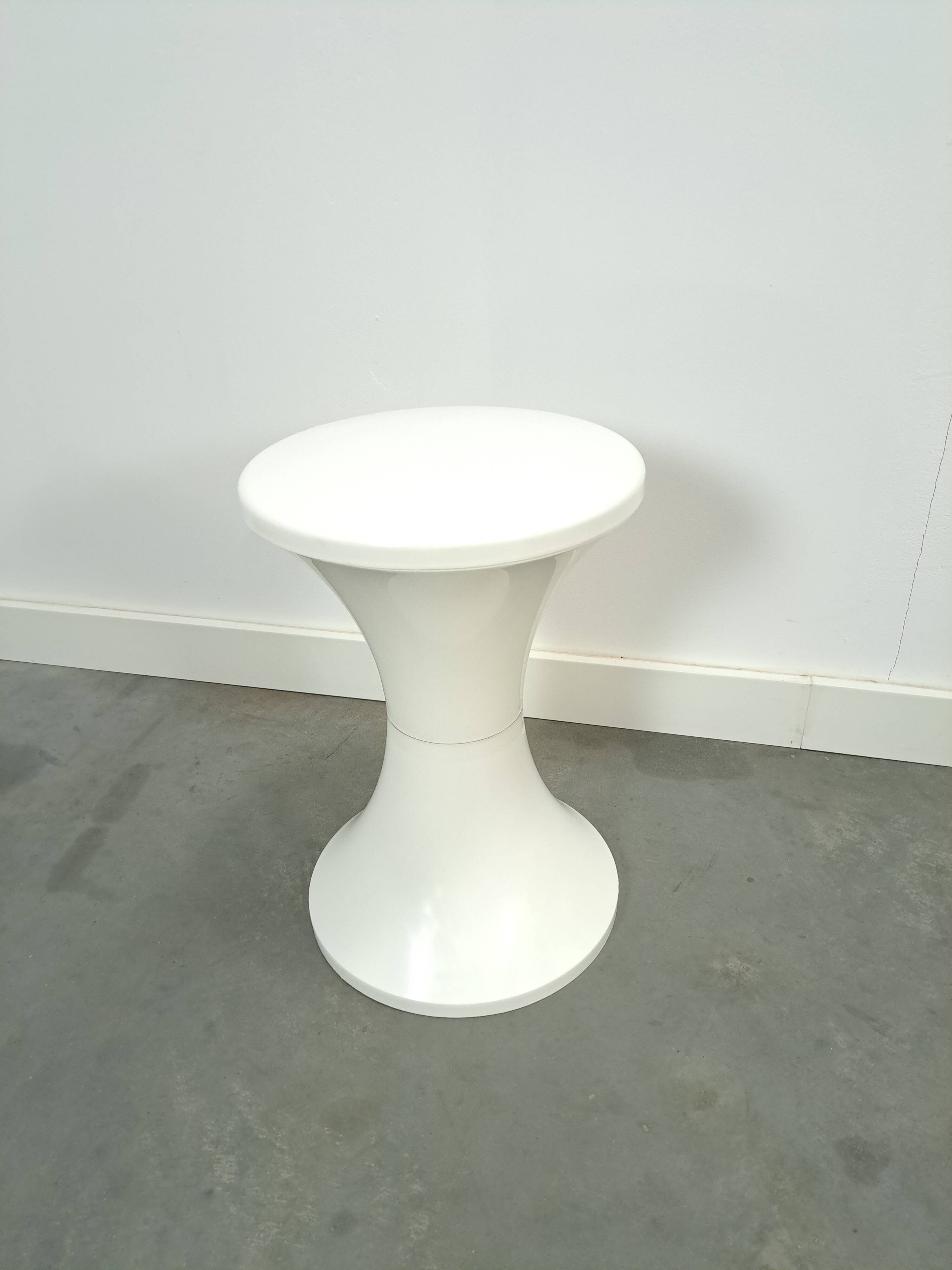 Tabouret en plastique blanc table à plantes vintage