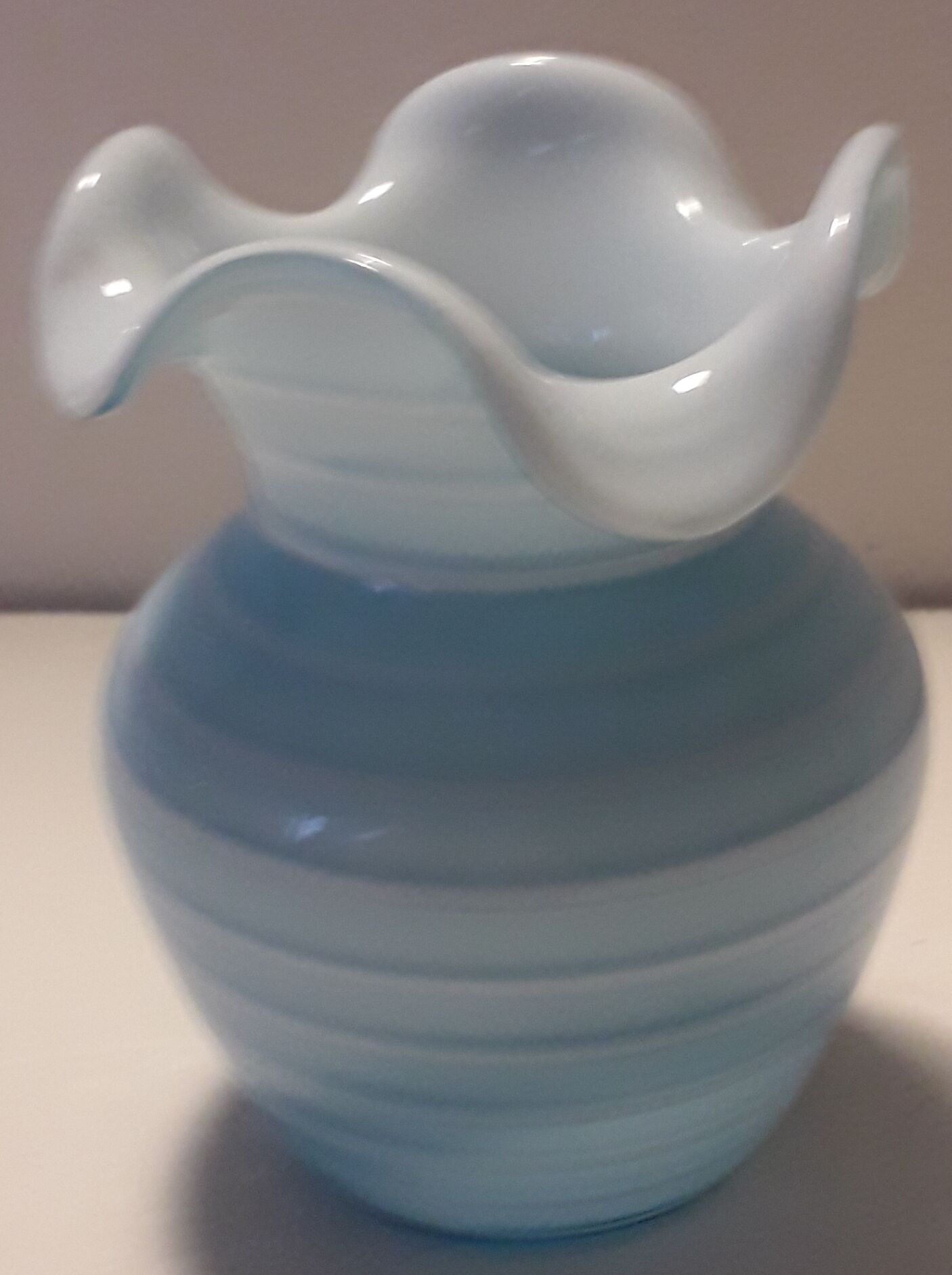 Glass vase blue and white breath