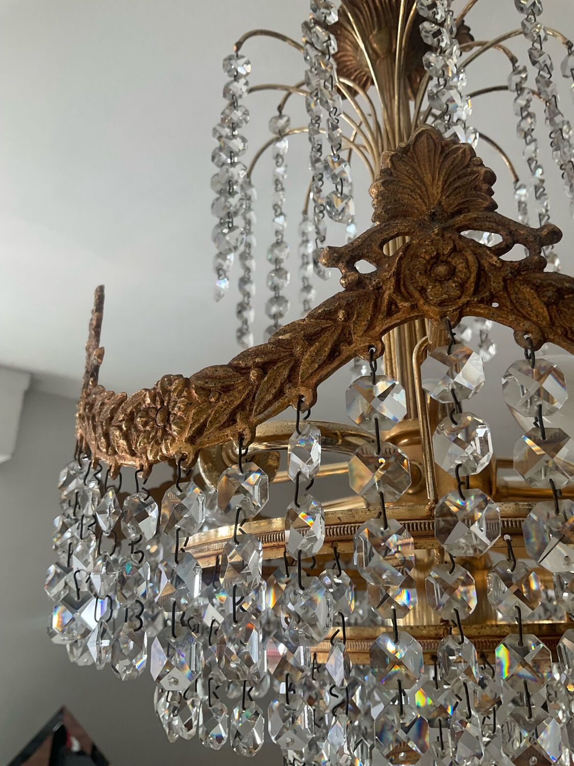 Cascade chandelier in bronze and crystal pendants