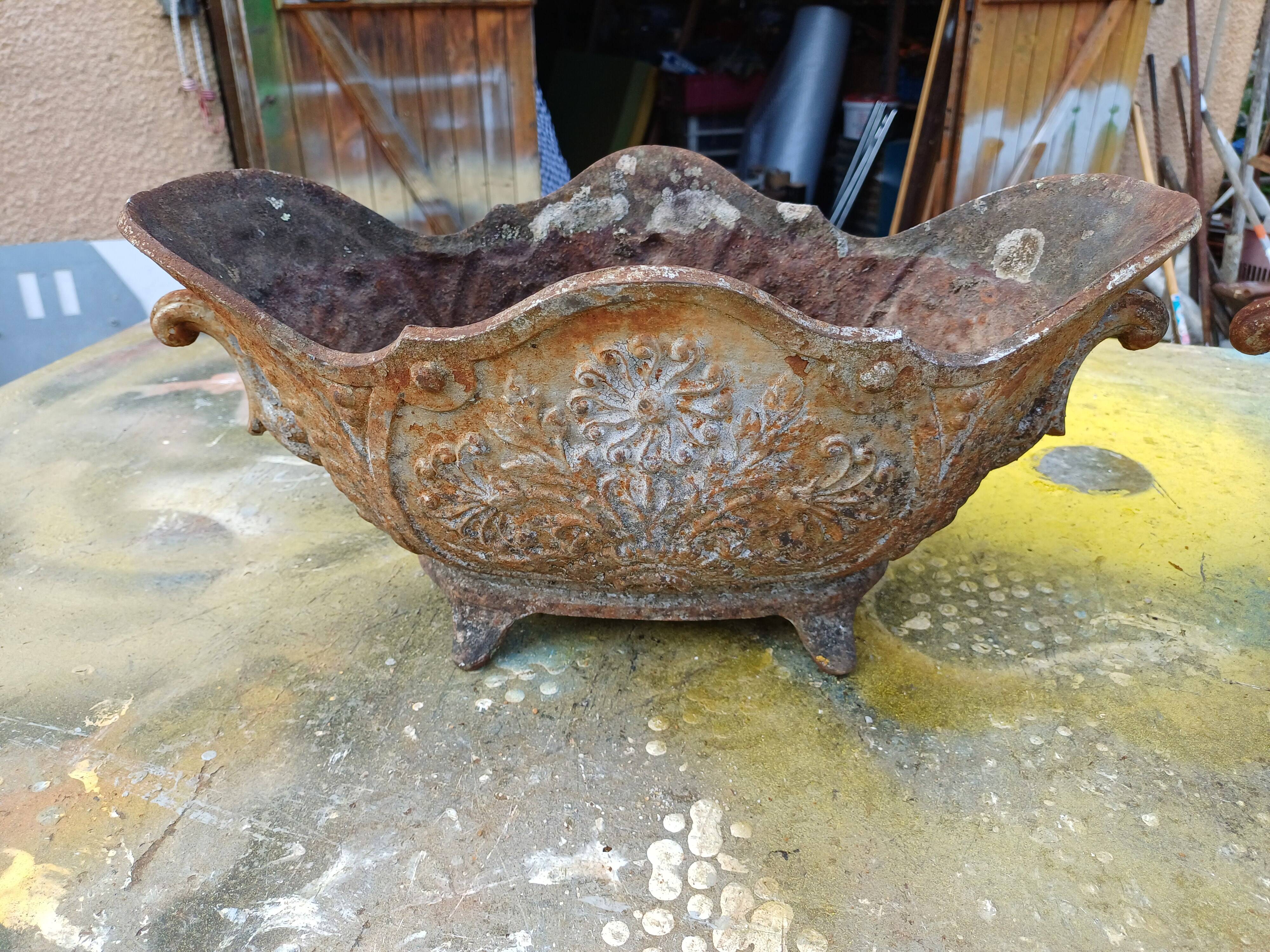 Pair of enamelled cast iron planters from 1900 from Charleville-Mézières