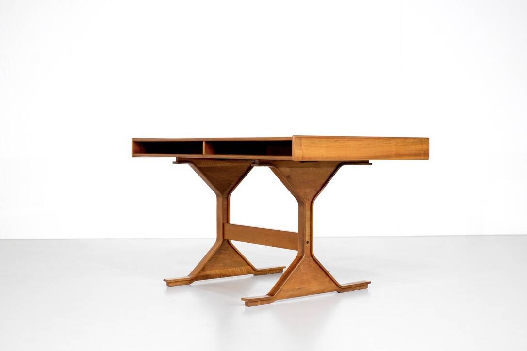 “530” desk by Gianfranco Frattini for Bernini, Italy 1960s.