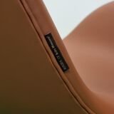 Arne Jacobsen Swan chair by Fritz hansen
