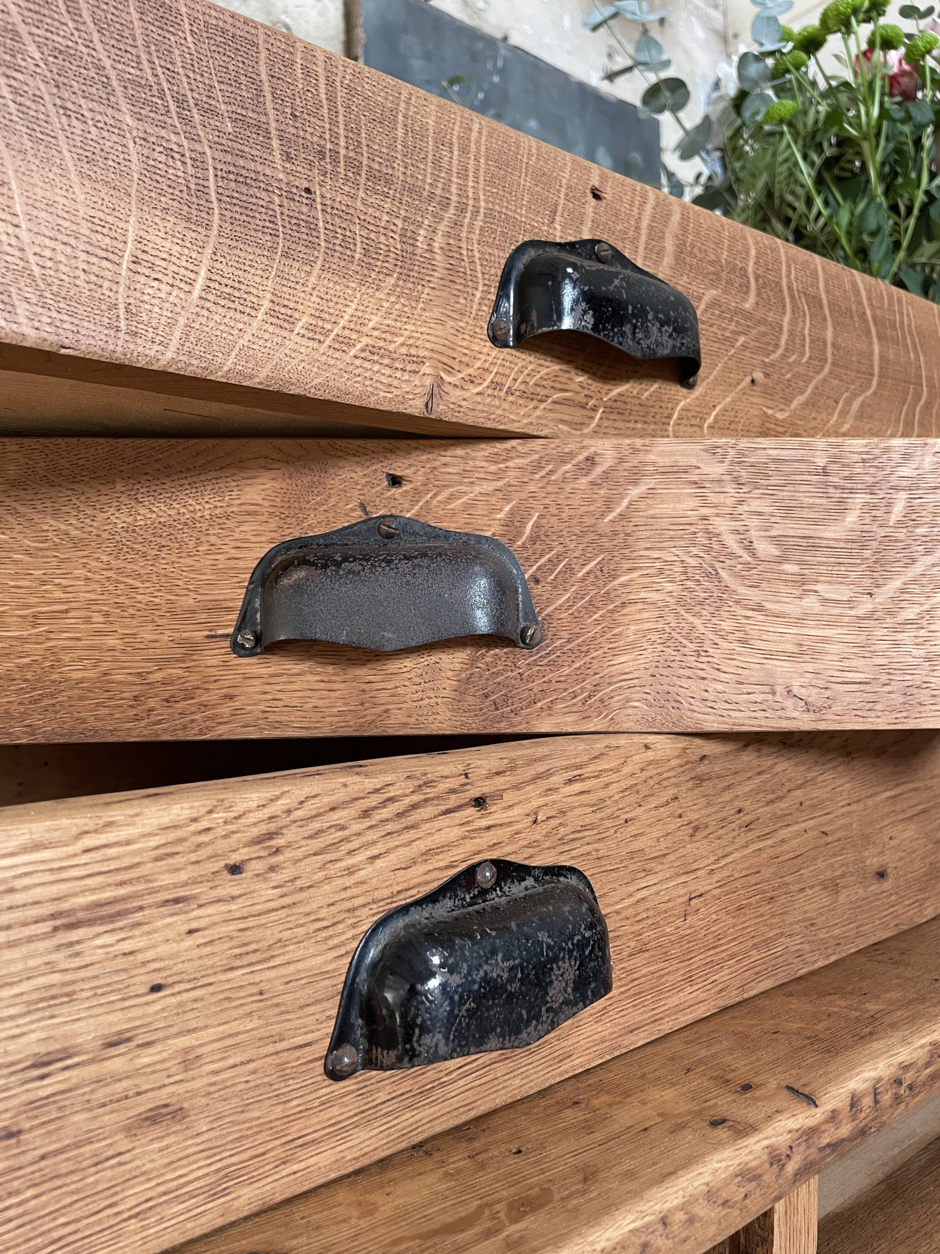 Console service in solid oak, circa 1900.