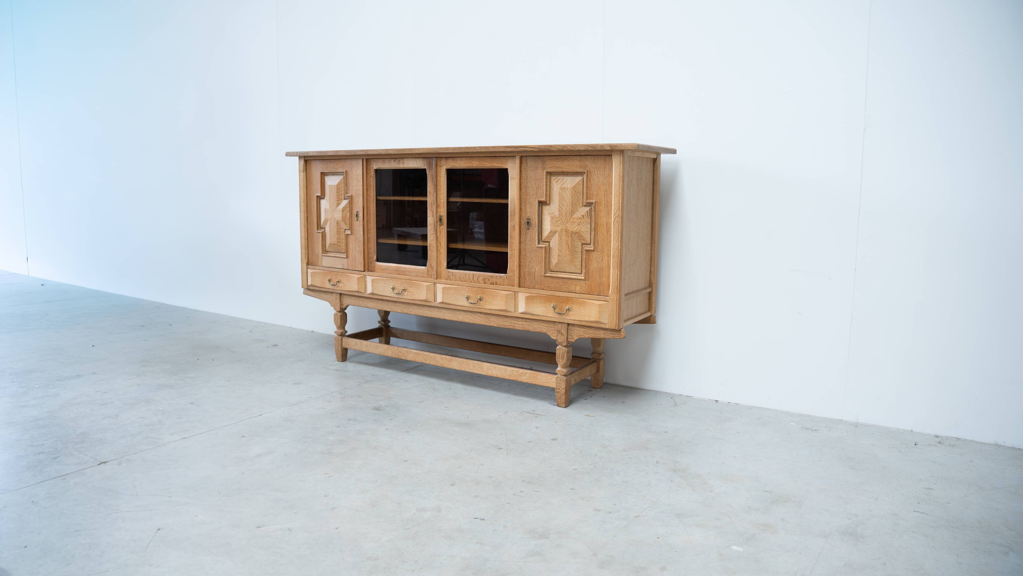 Buffet haut en chêne scandinave par Kjaernulf