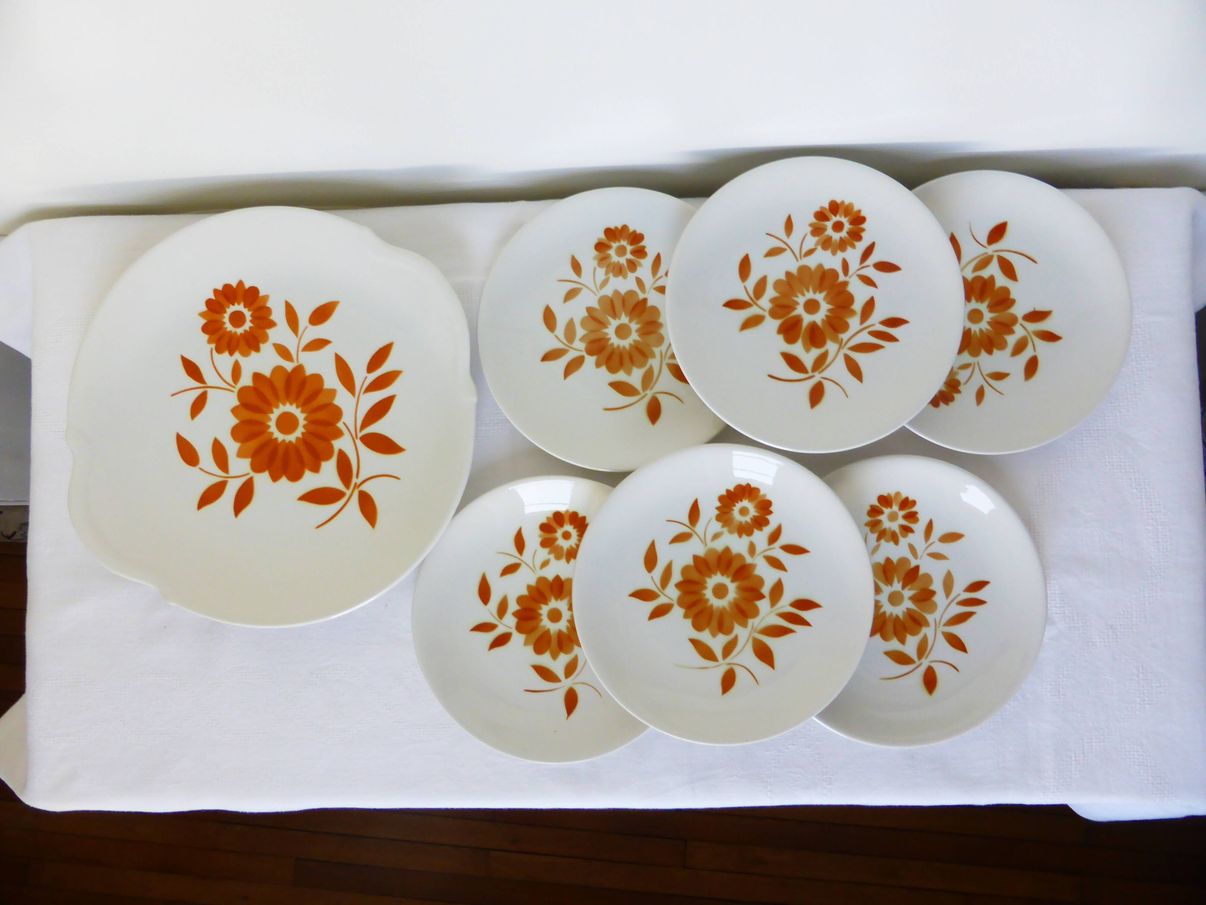 6 dessert plates & 1 pie dish from the 1970s 210194