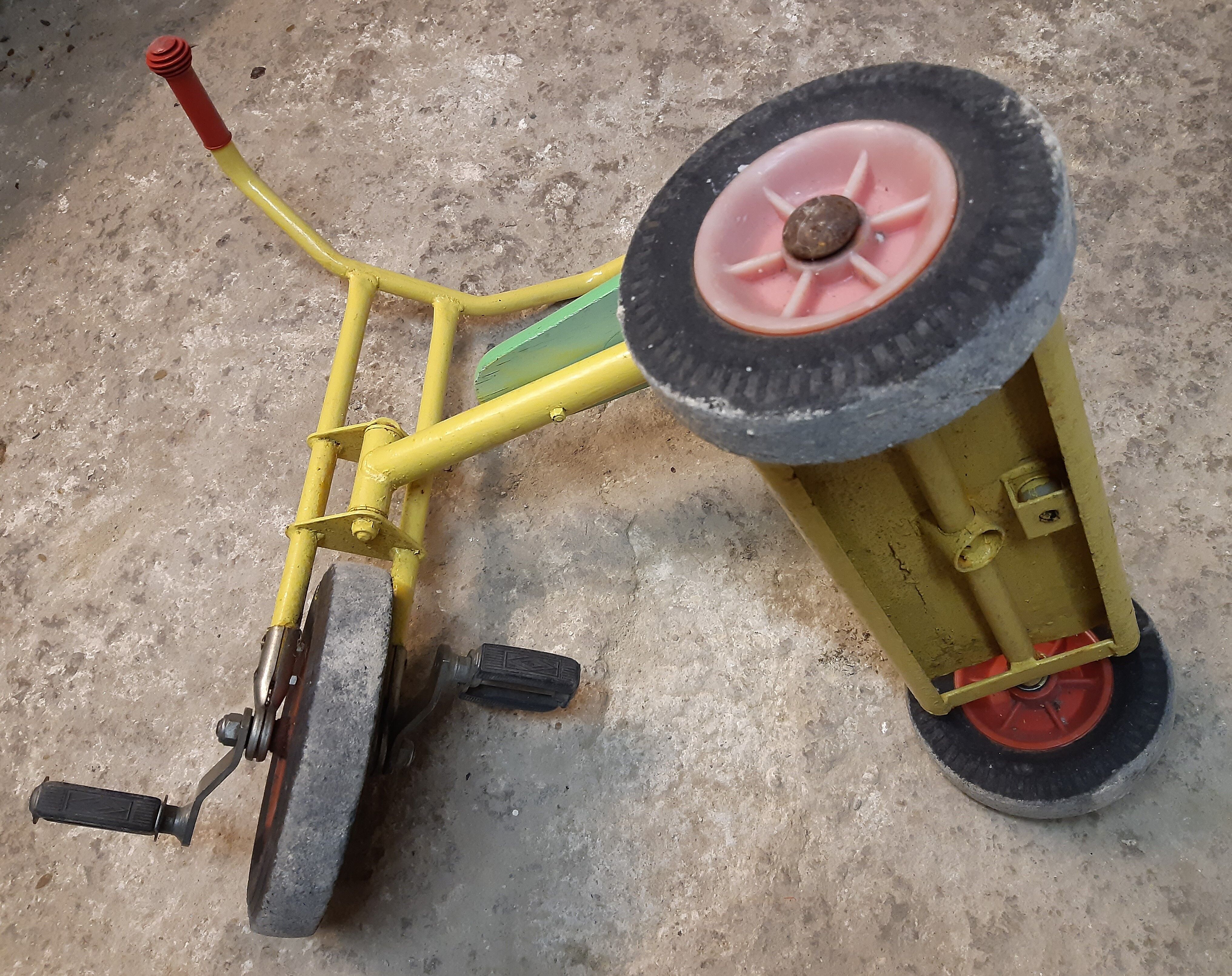 Tricycle 2-4 ans d'école vintage