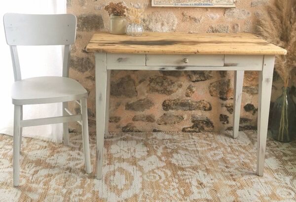 Ensemble Bureau vintage patiné et sa chaise Luterma