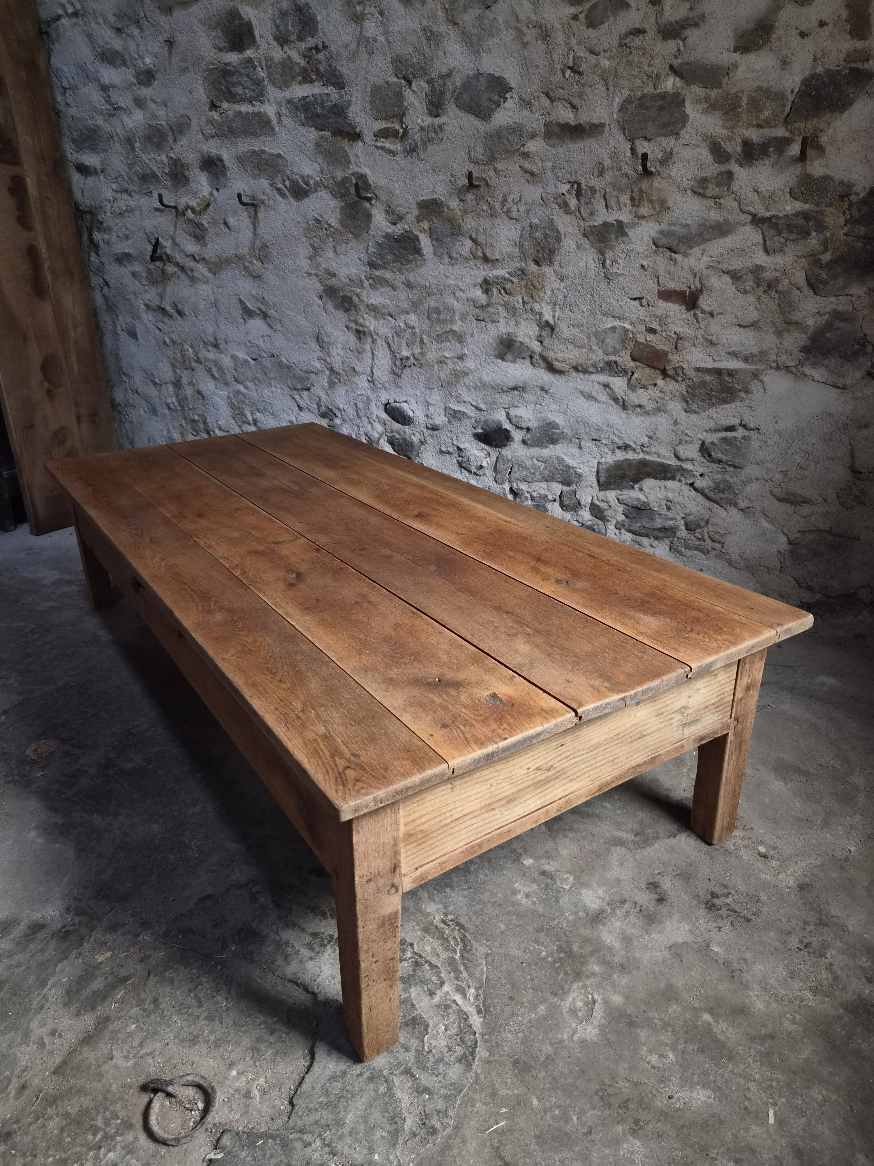 Table basse ancienne en chêne français – Table XXL de ferme du XIXe siècle